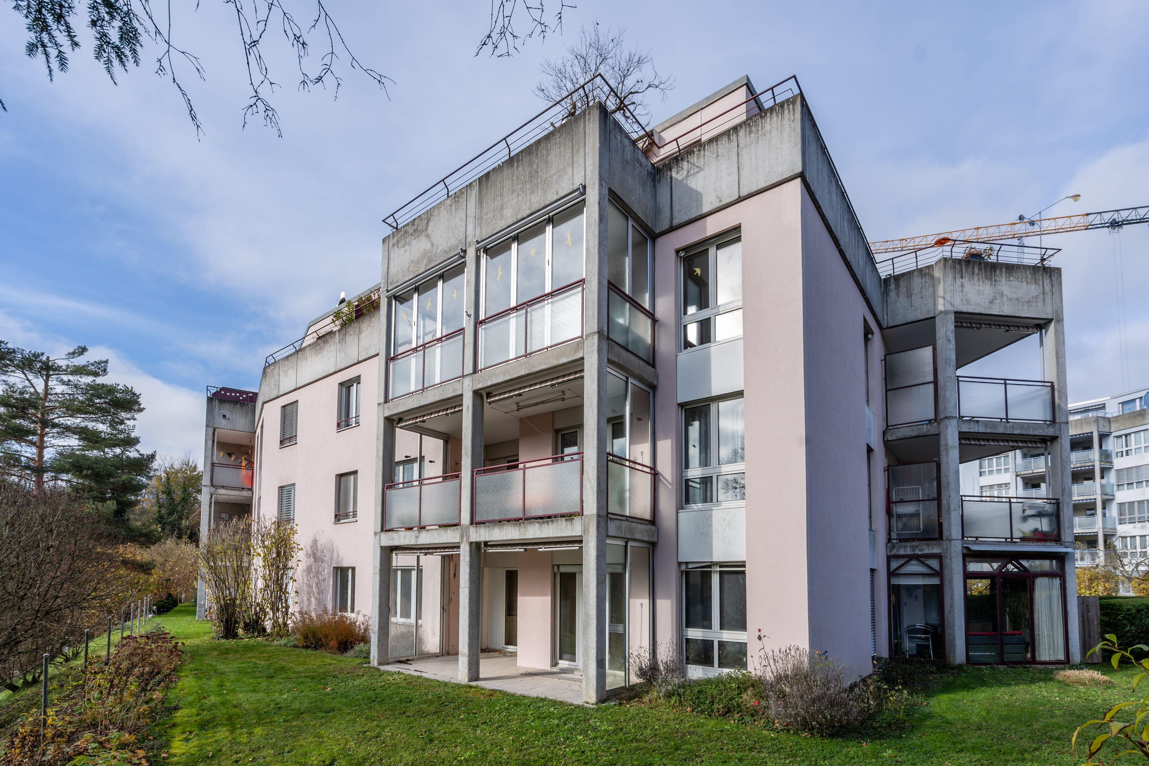 3.5 Zimmer-Eigentumswohnung mit Gartensitzplatz und Einstellhallenplatz - 1