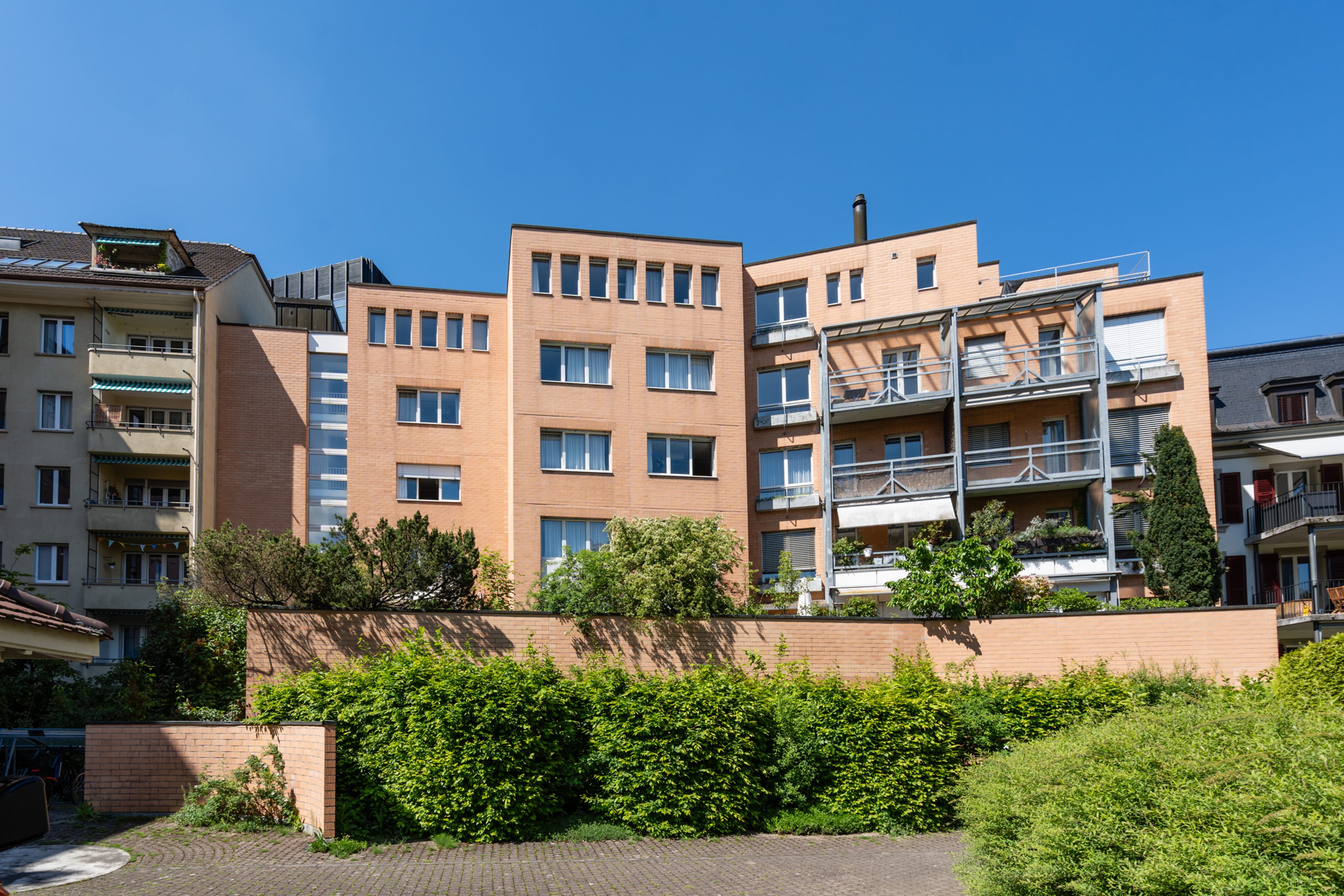 Immobilienanlage mit Wohn- und Gewerbefläche - Bild 1