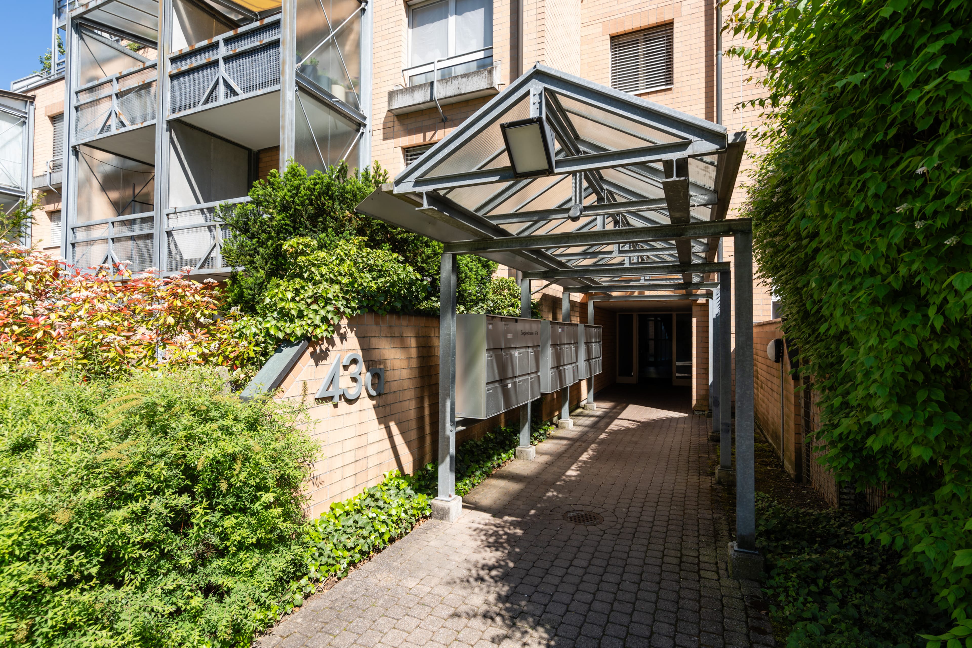 Immobilienanlage mit 35 Wohnungen, einer Bürofläche und Einstellhalle - Bild 3