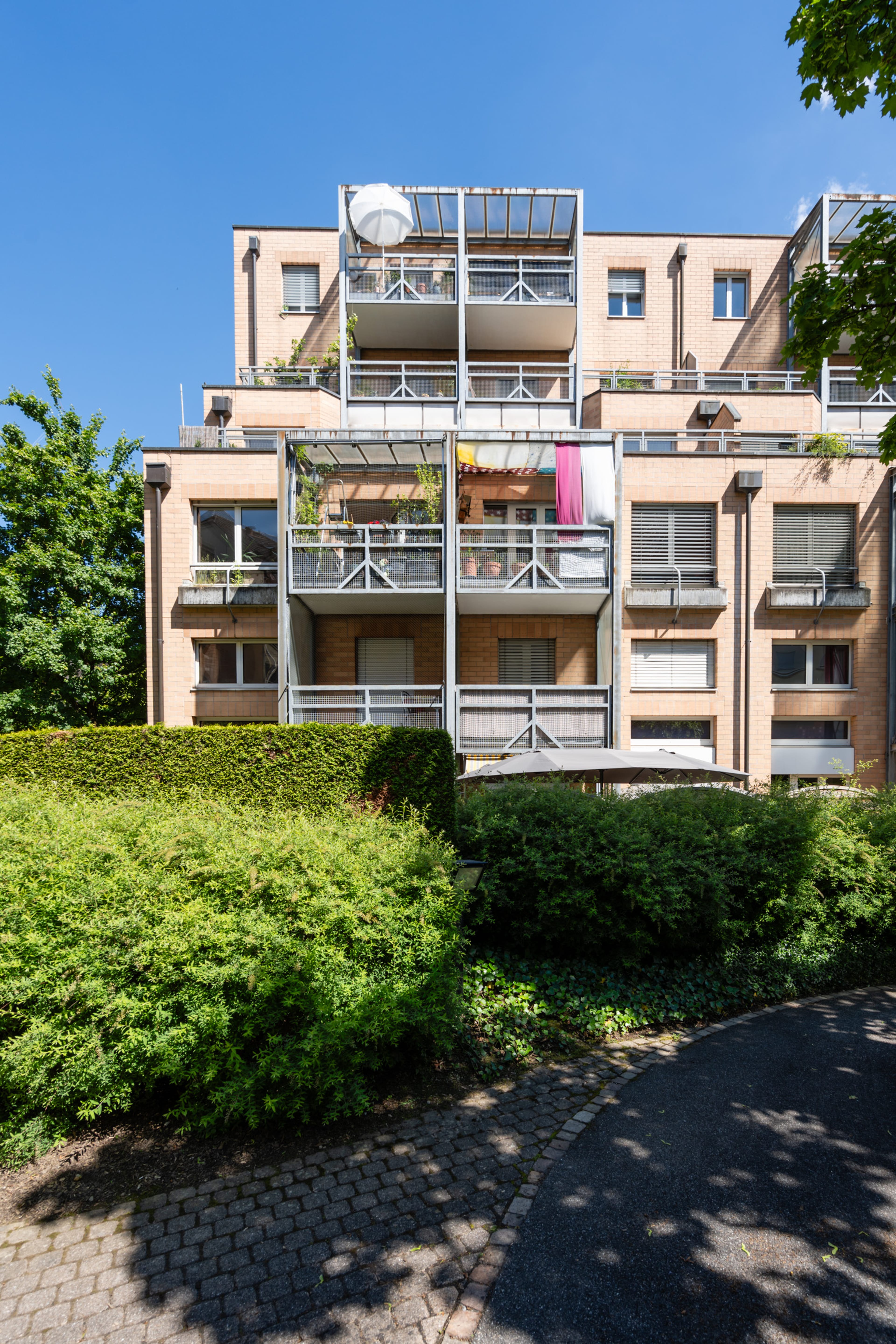 Immobilienanlage mit 35 Wohnungen, einer Bürofläche und Einstellhalle - Bild 1