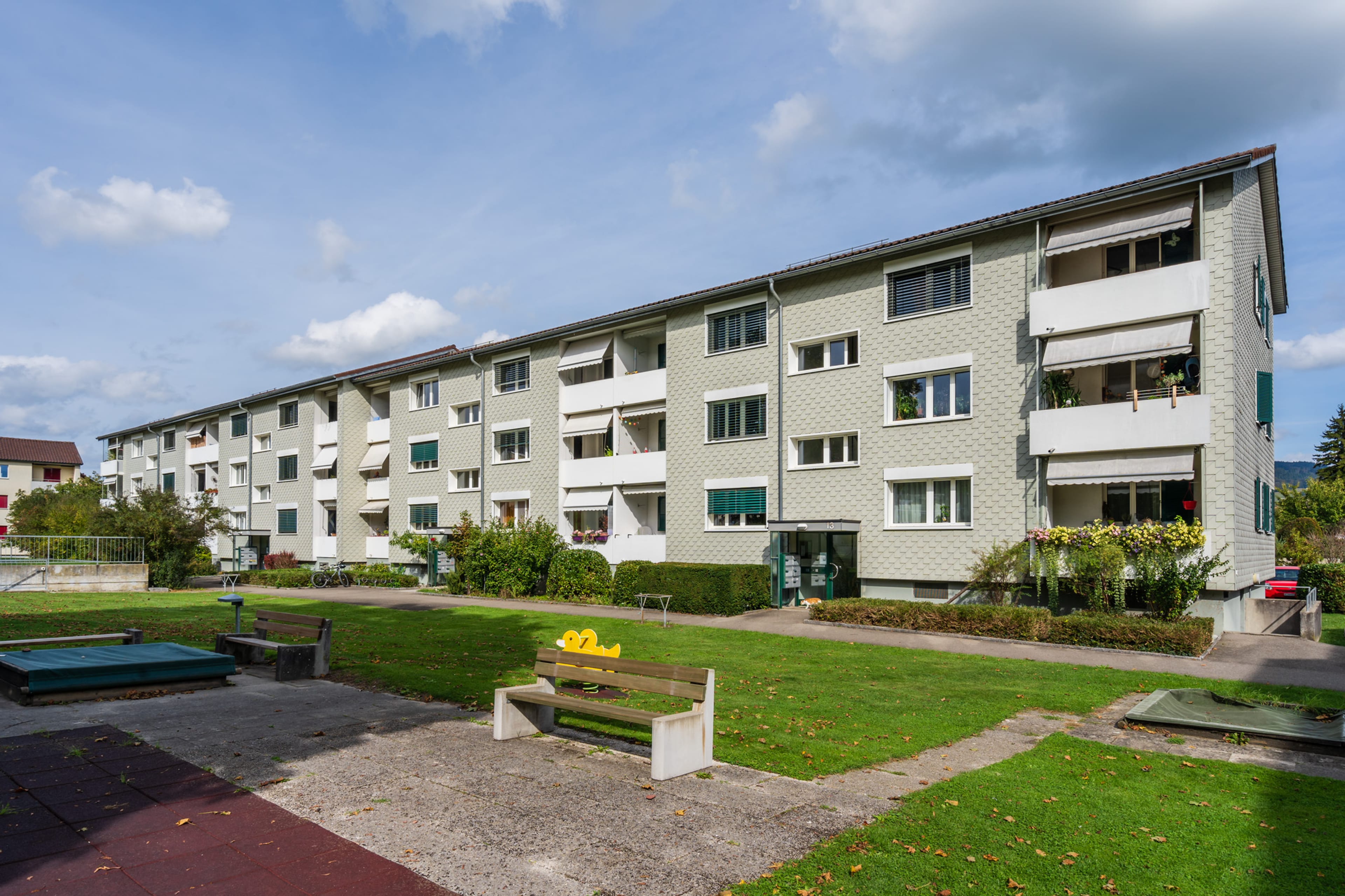 Anlageobjekt: Vier Mehrfamilienhäuser mit 24 Wohnungen und 28 Aussenparkplätzen - Bild 4
