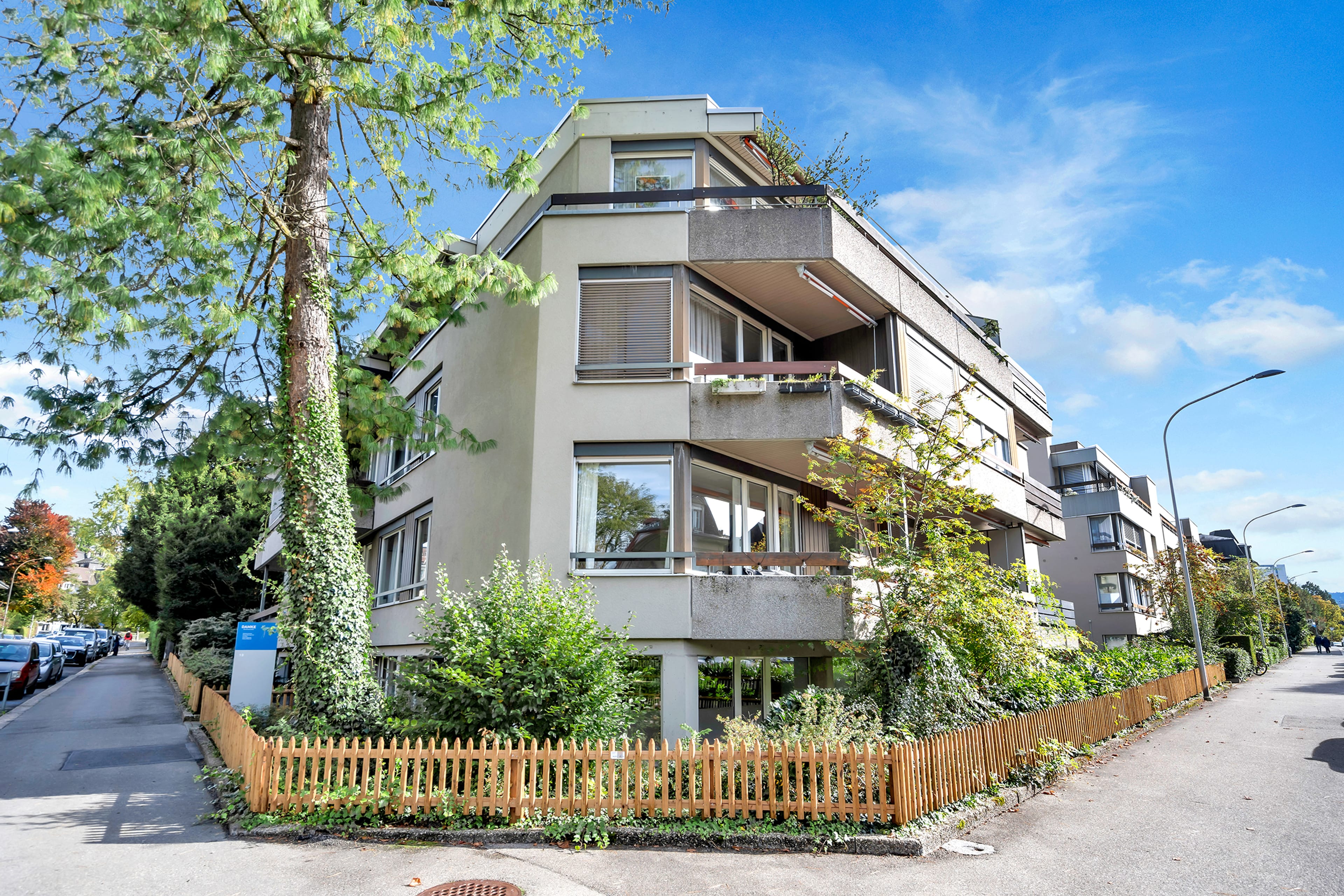 Grosszügige Gewerbefläche mit Nebenräumen und Einstellhallenplatz - Bild 1