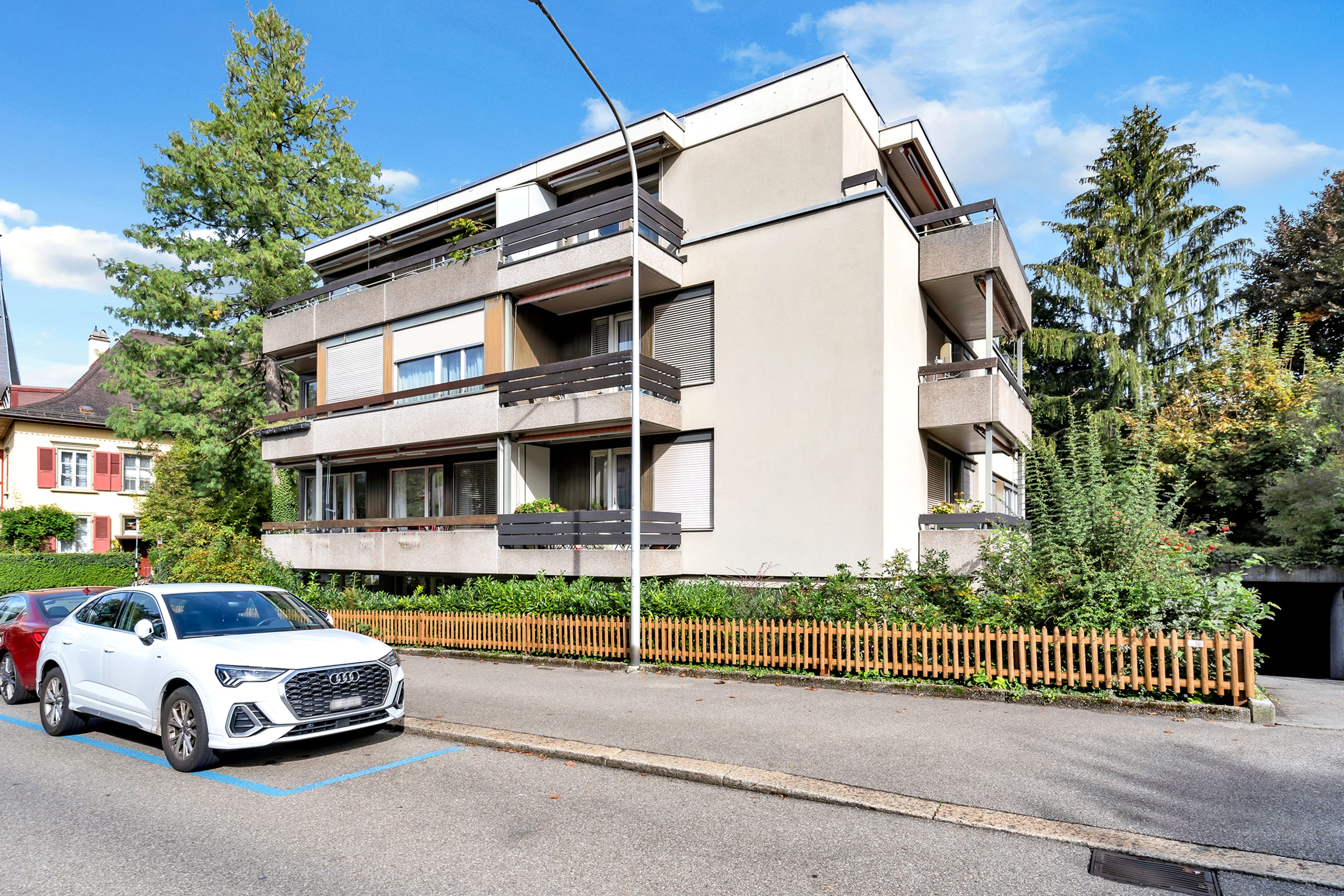 Grosszügige Gewerbefläche mit Nebenräumen und Einstellhallenplatz - Bild 2