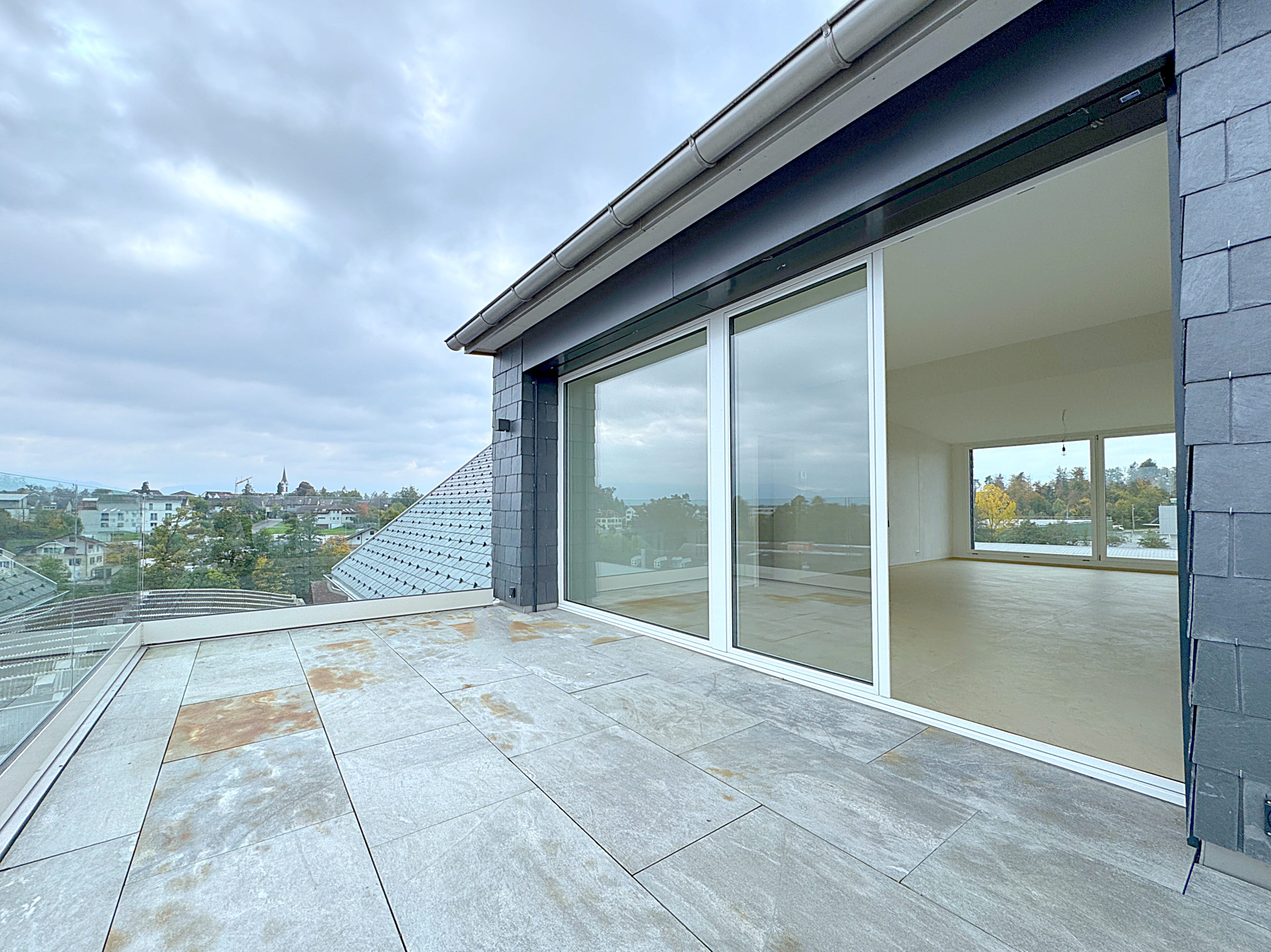 6.5-Zimmer-Maisonette mit 75.5 m² Terrassen in Bubikon - 4