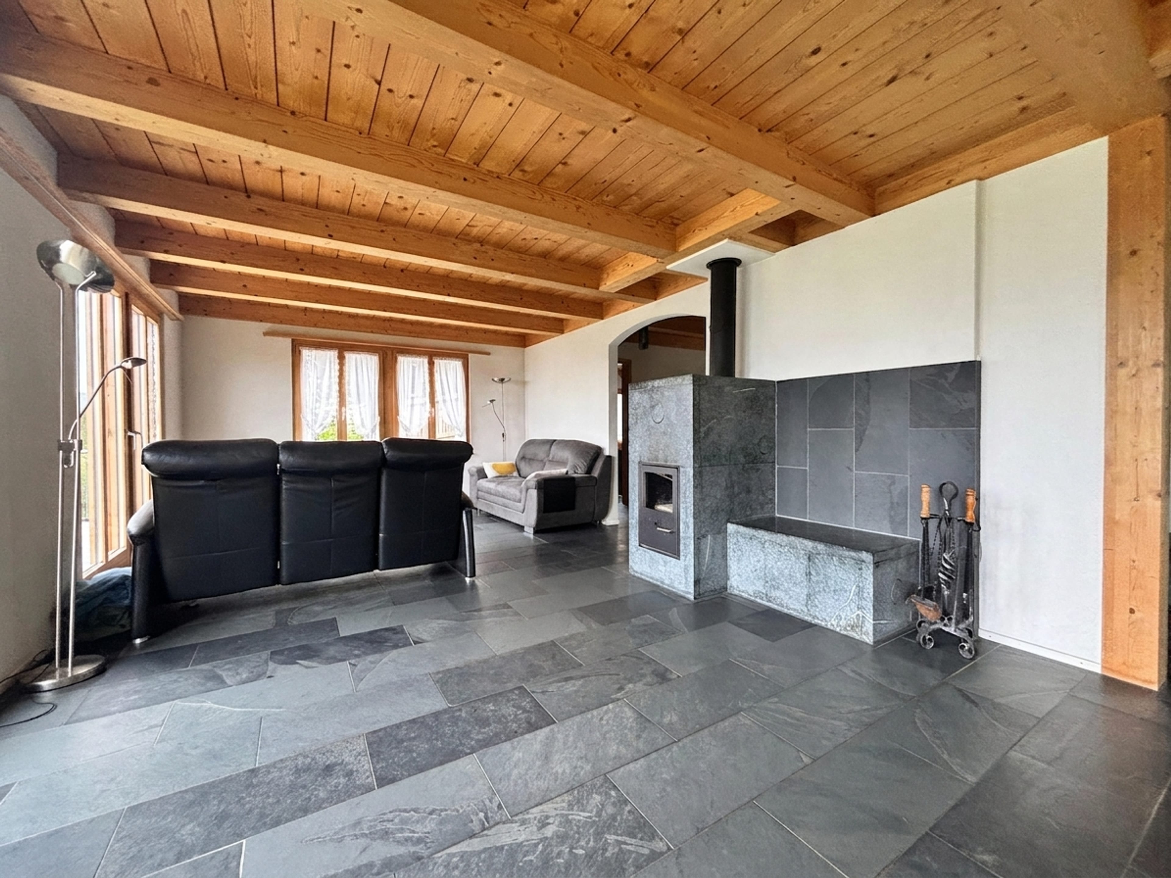 6.5-Zimmer Einfamilienhaus mit Einliegerwohnung und Fernsicht in Rumisberg - Bild 4