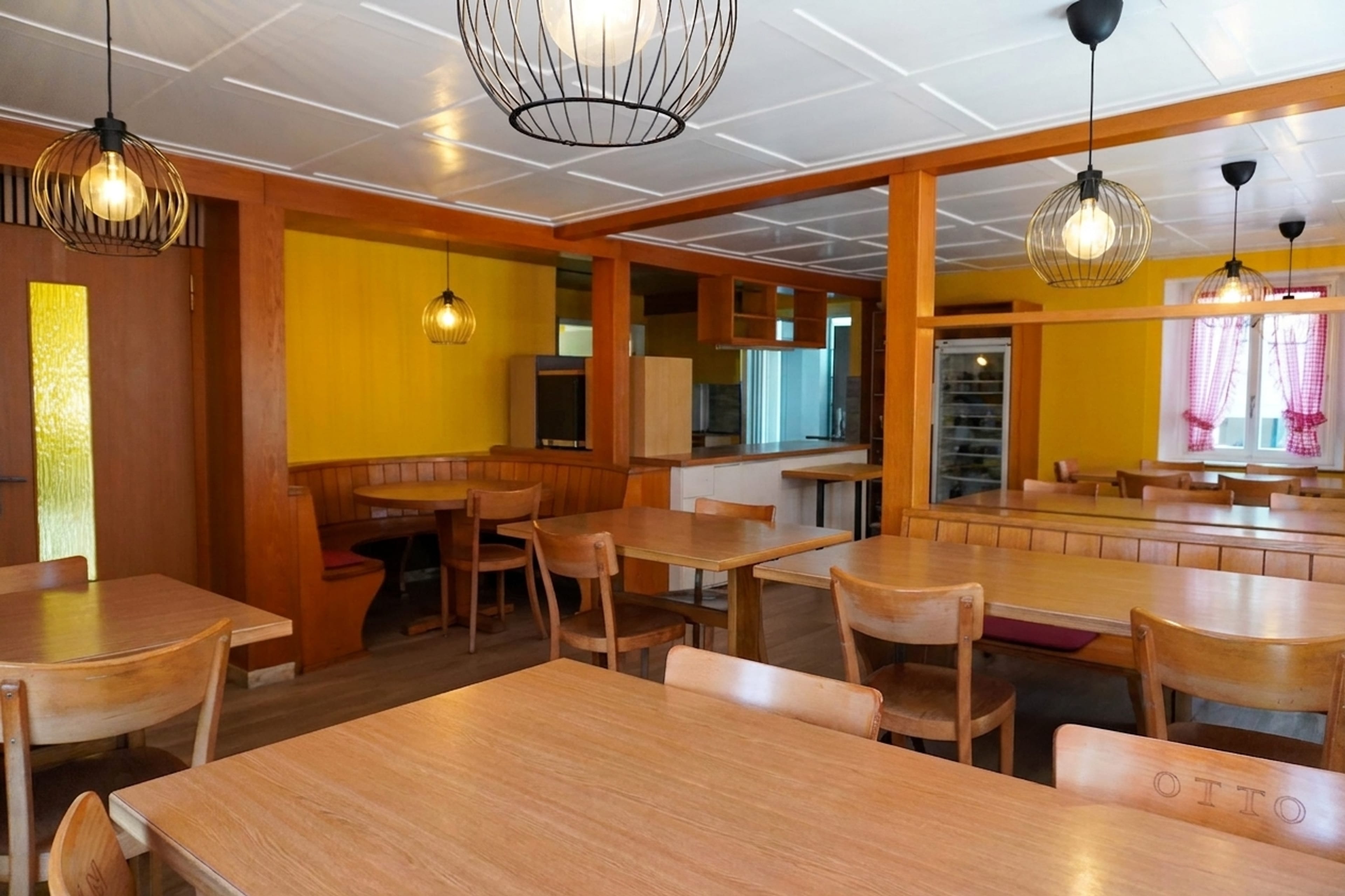 Restaurantliegenschaft mit Wohnung, grosser Terrasse und Parkplätzen - 5