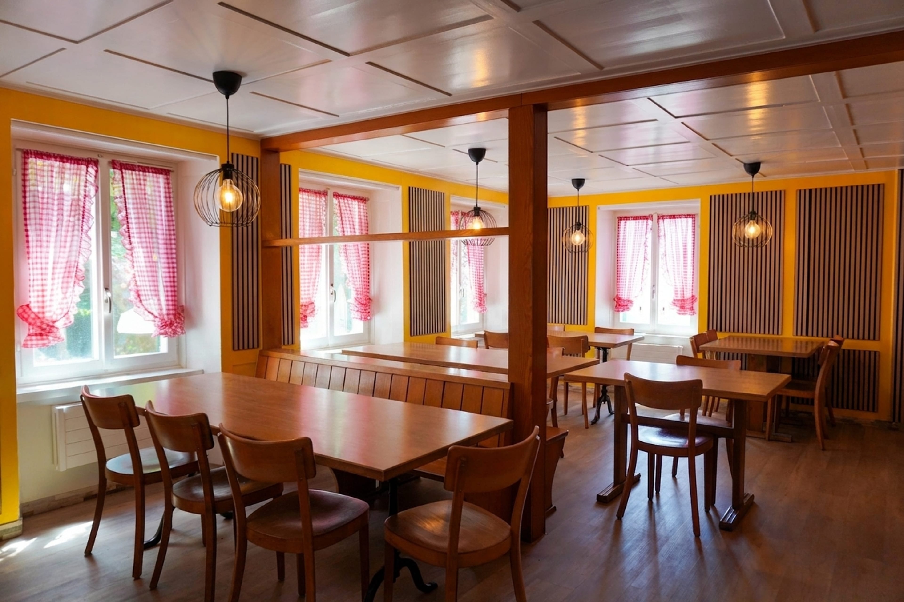 Restaurantliegenschaft mit Wohnung, grosser Terrasse und Parkplätzen - 4