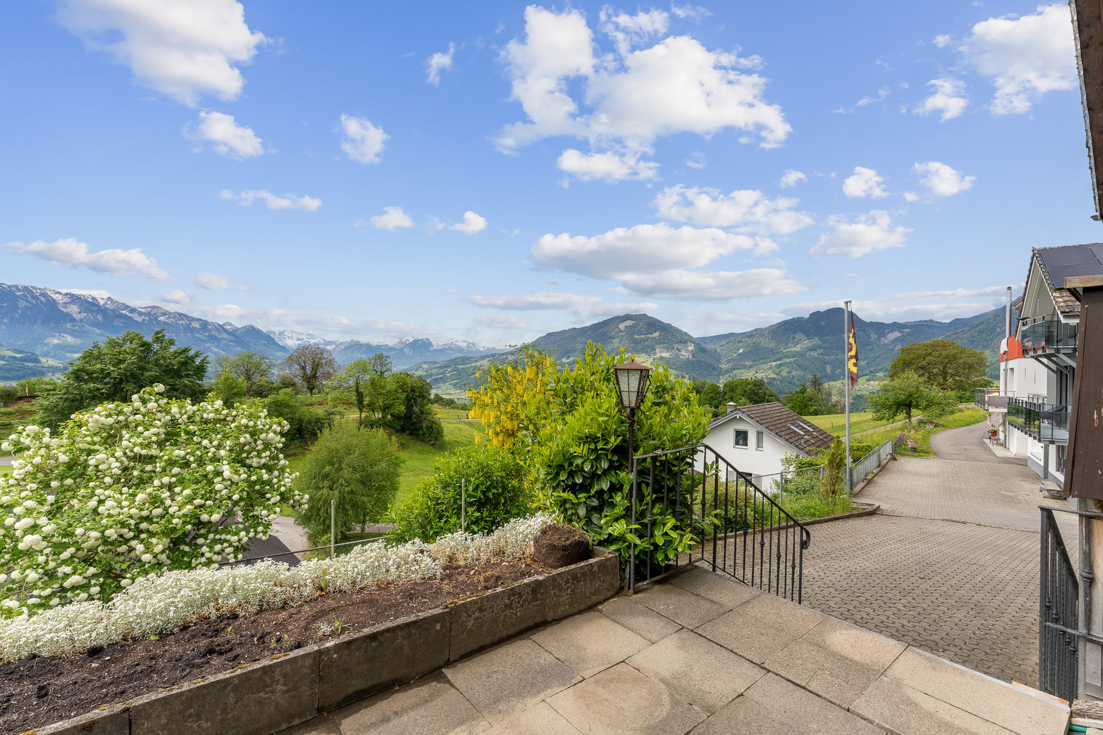 4.5-Zimmer-Einfamilienhaus mit Einliegerwohnung und traumhafter Bergsicht in Ennetmoos - Bild 3