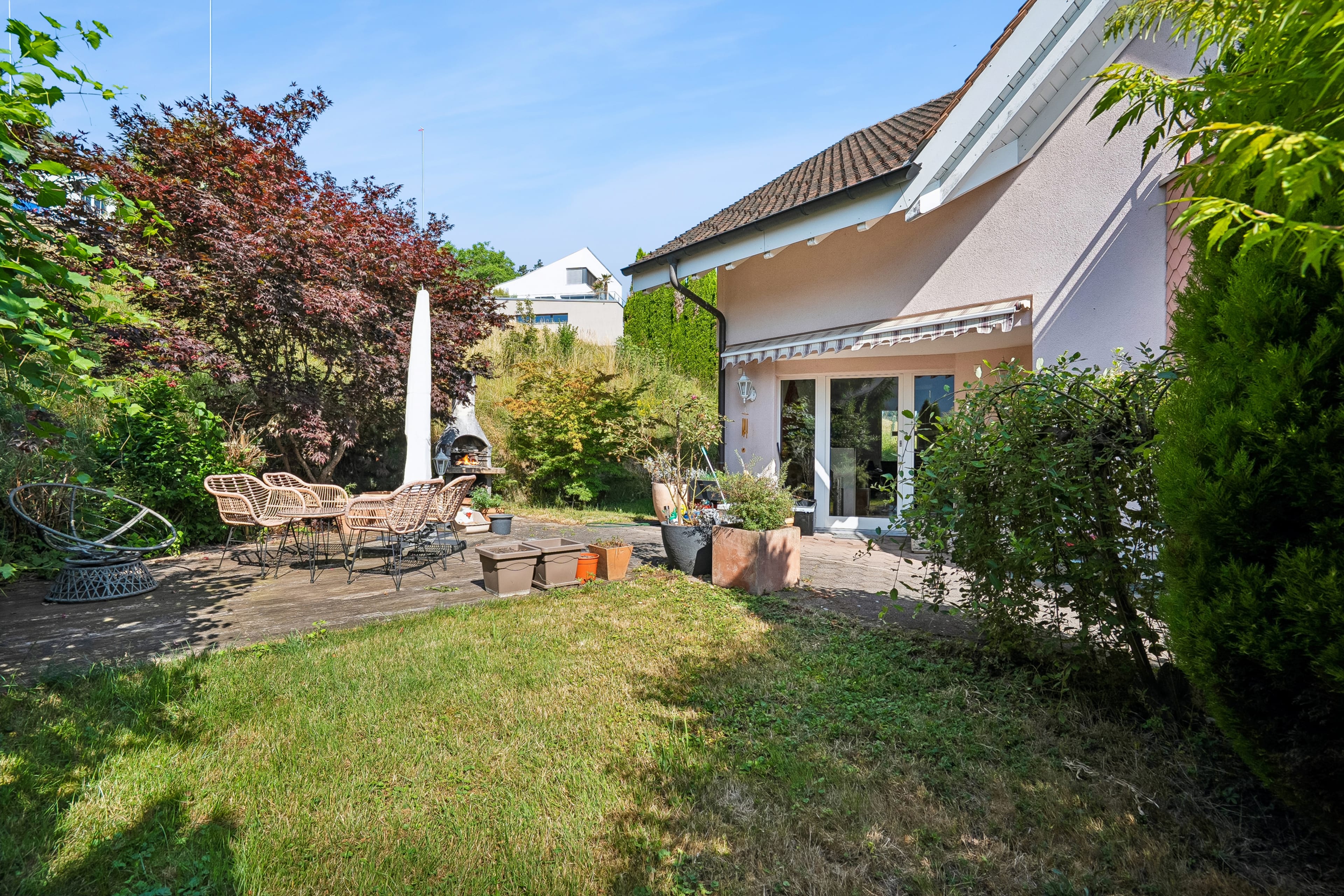 Grosszügiges 7.5-Zimmer-EFH mit weitläufigem Grundstück in Rickenbach LU - Bild 2