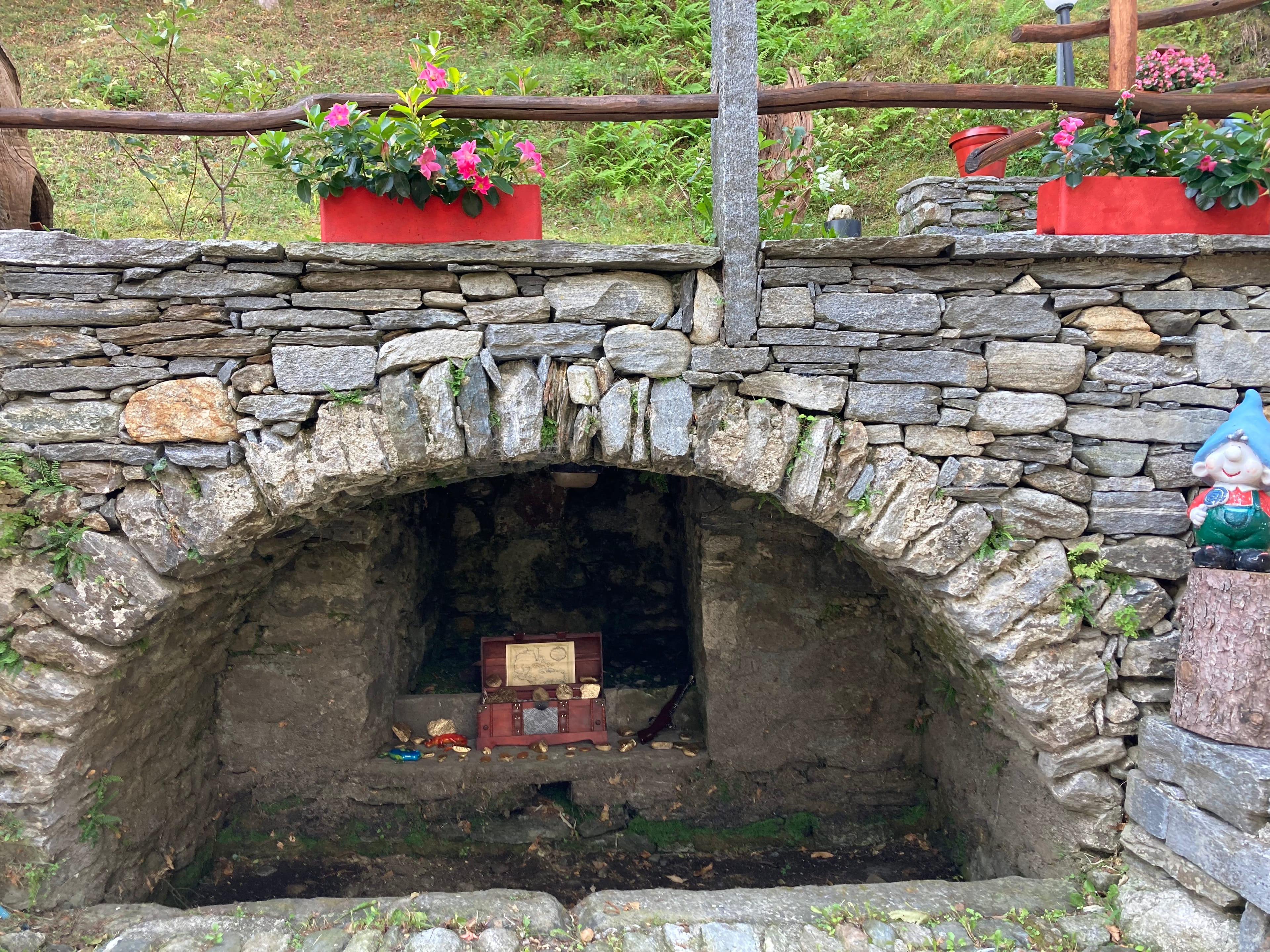 Grotto 4 locali con rustico e ampio verde a Roveredo (GR) - 31