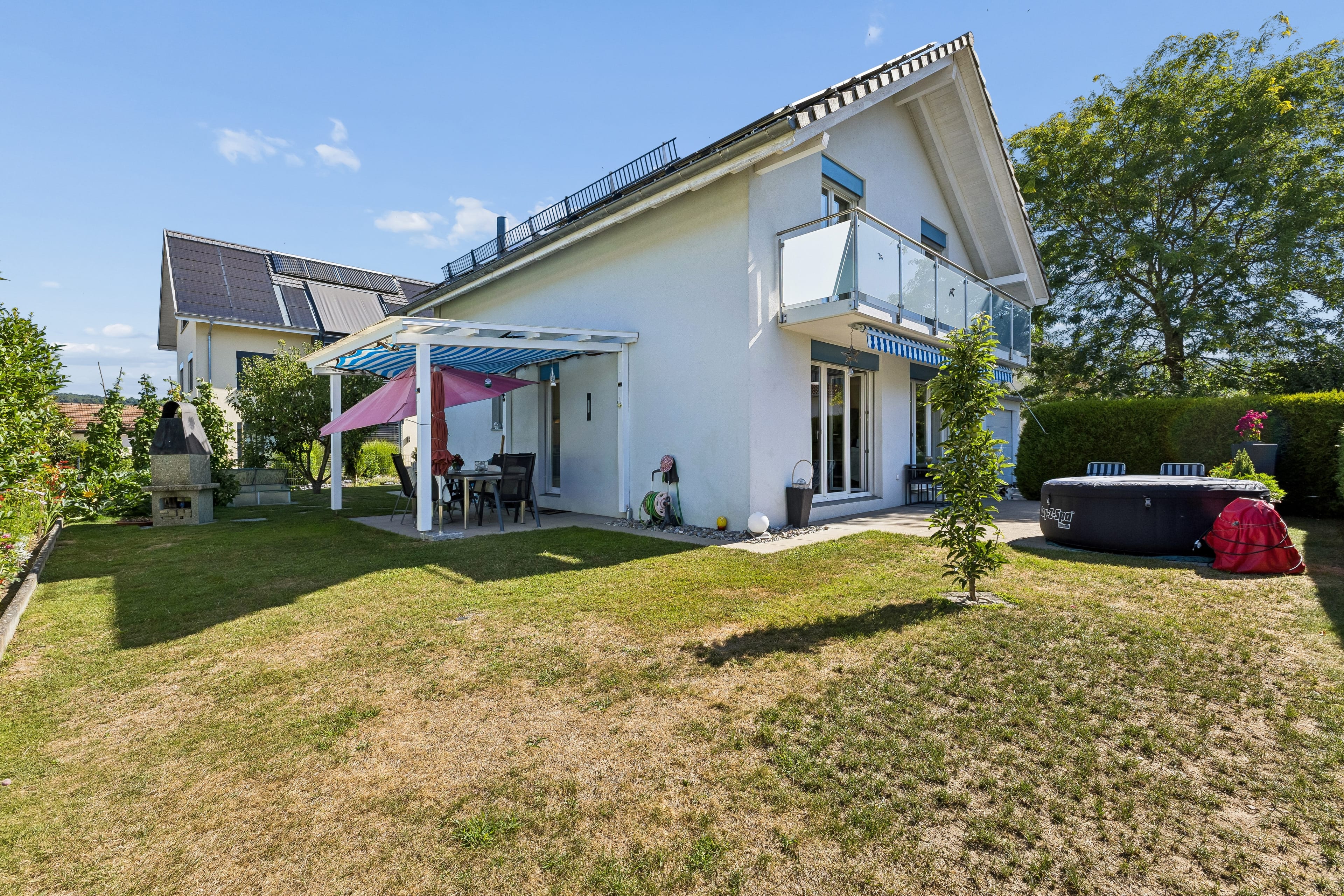 6.5-Zimmer-Einfamilienhaus mit wunderschönem Garten - 25