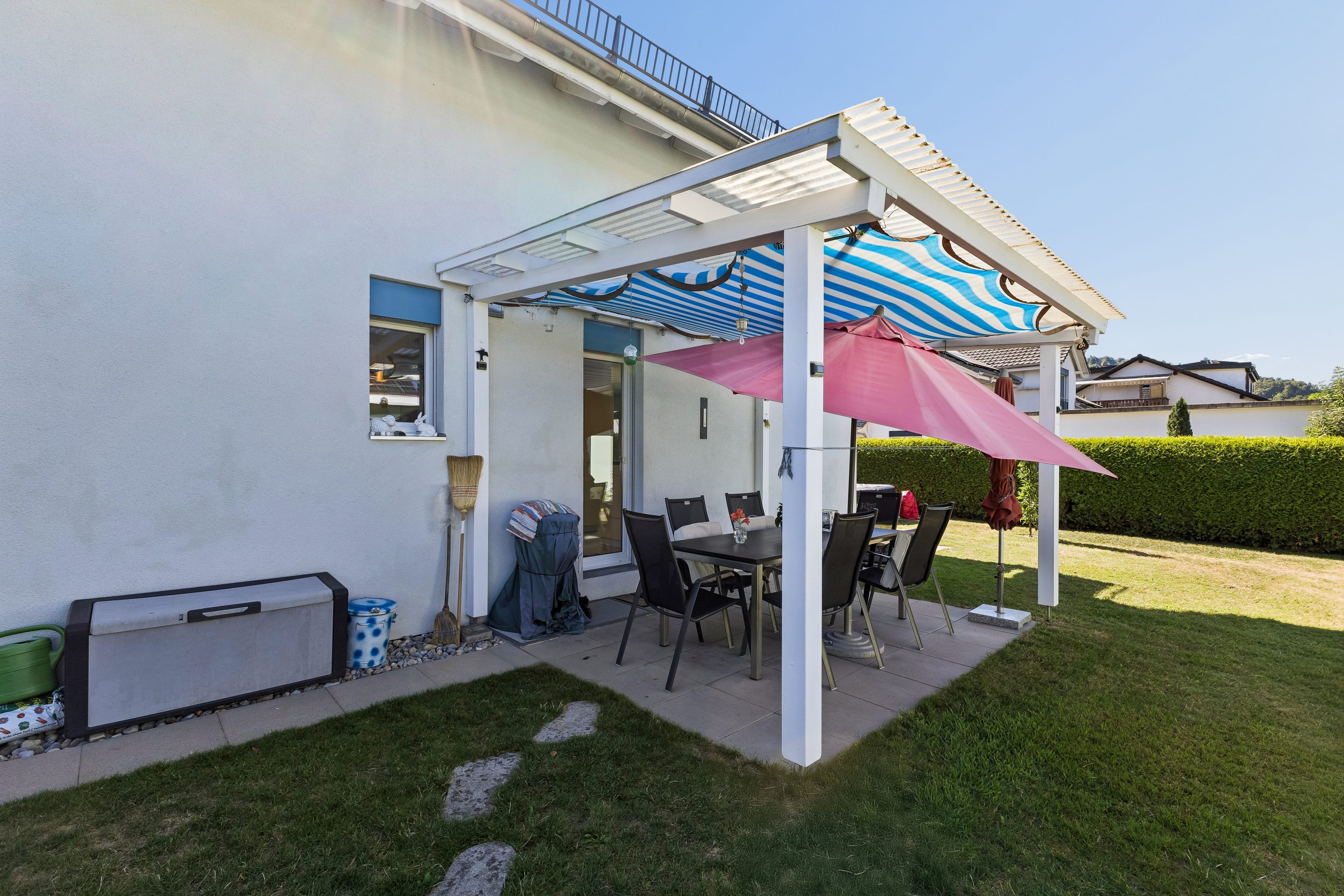6.5-Zimmer-Einfamilienhaus mit wunderschönem Garten - 11