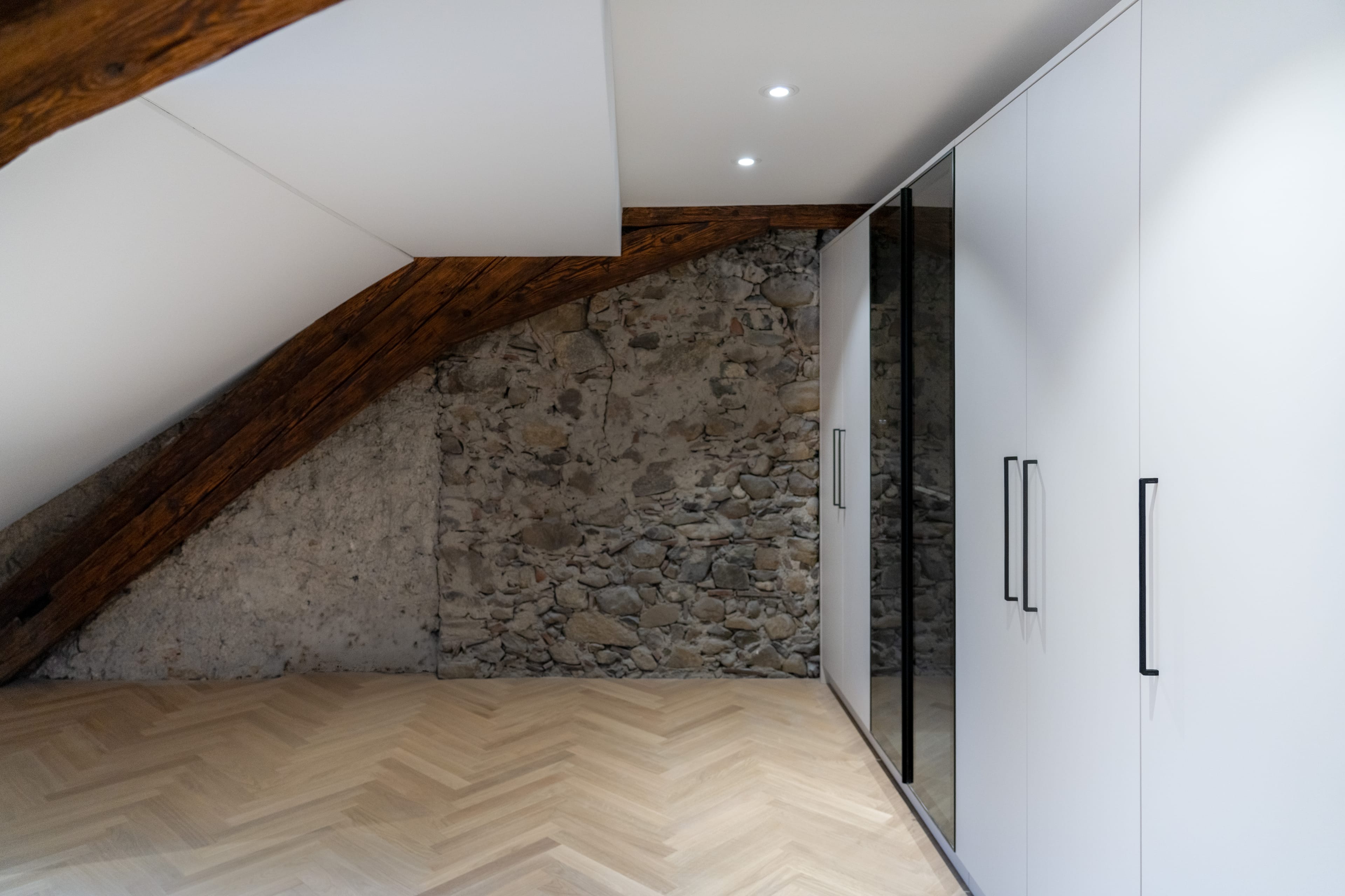 Charmante, kernsanierte 4.5-Zimmer-Dachmaisonettewohnung - 9