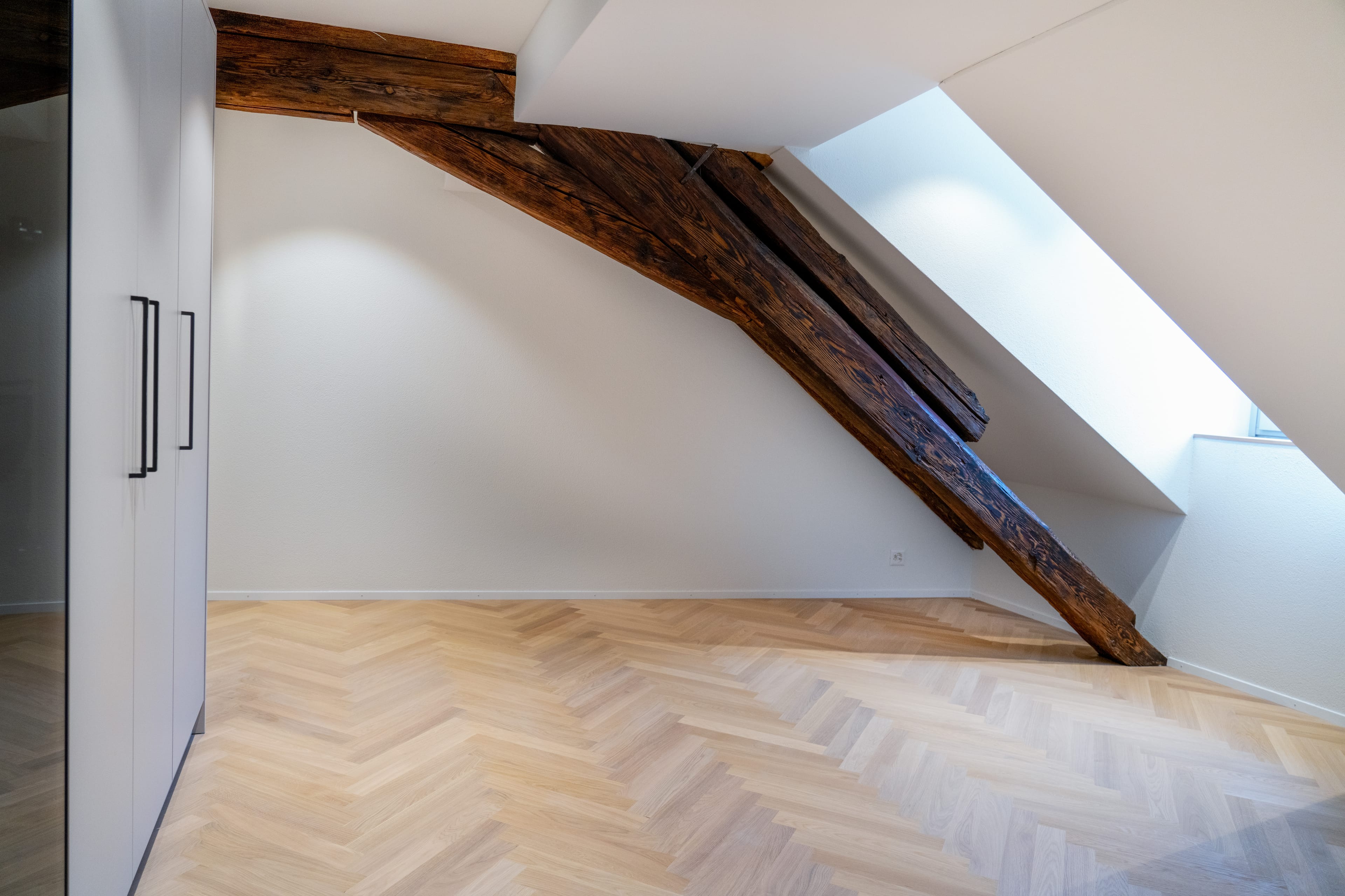 Charmante, kernsanierte 4.5-Zimmer-Dachmaisonettewohnung - 10