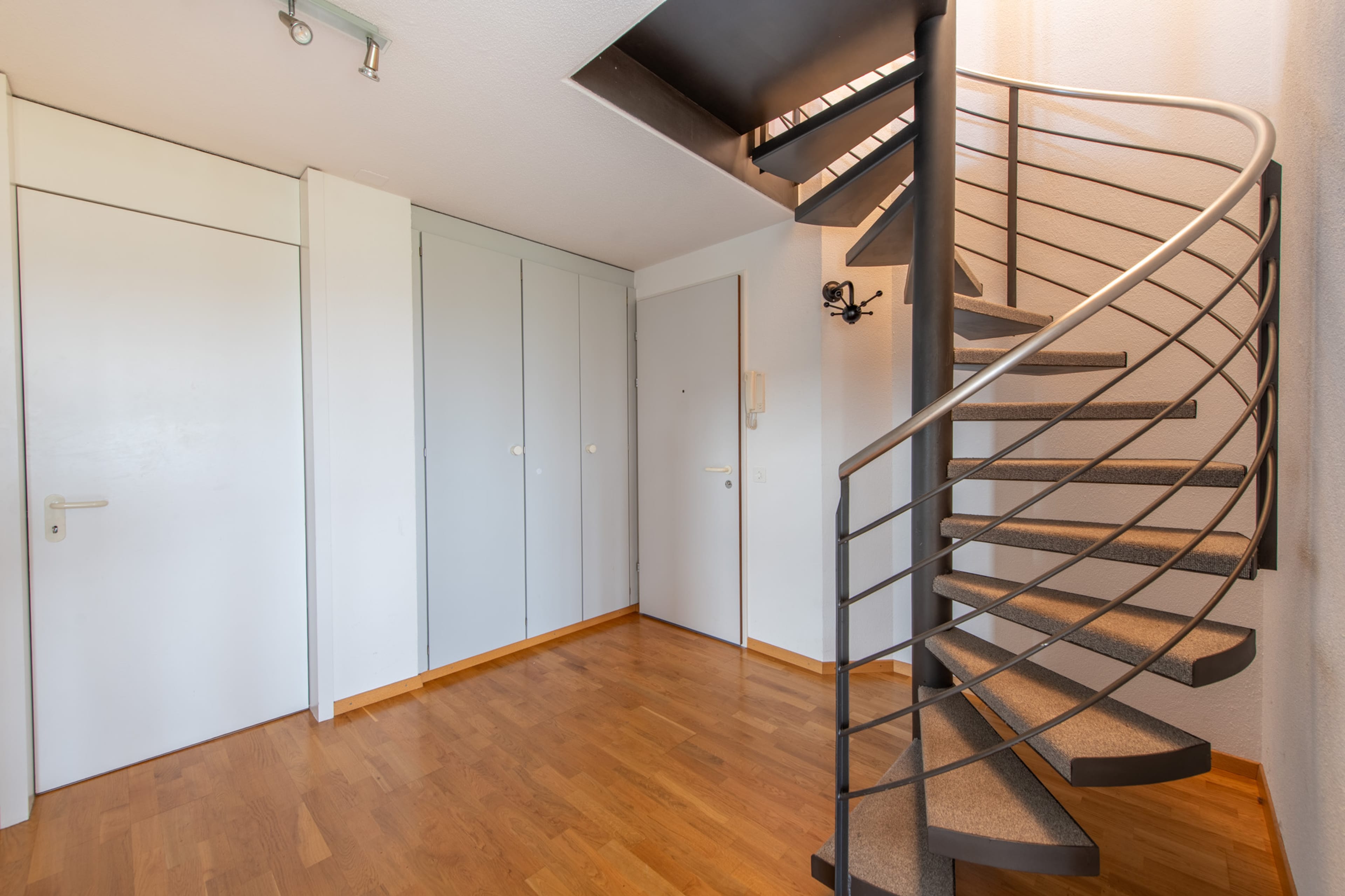Duplexwohnung mit gemütlichem Cheminée & eigener Waschmaschine - 7