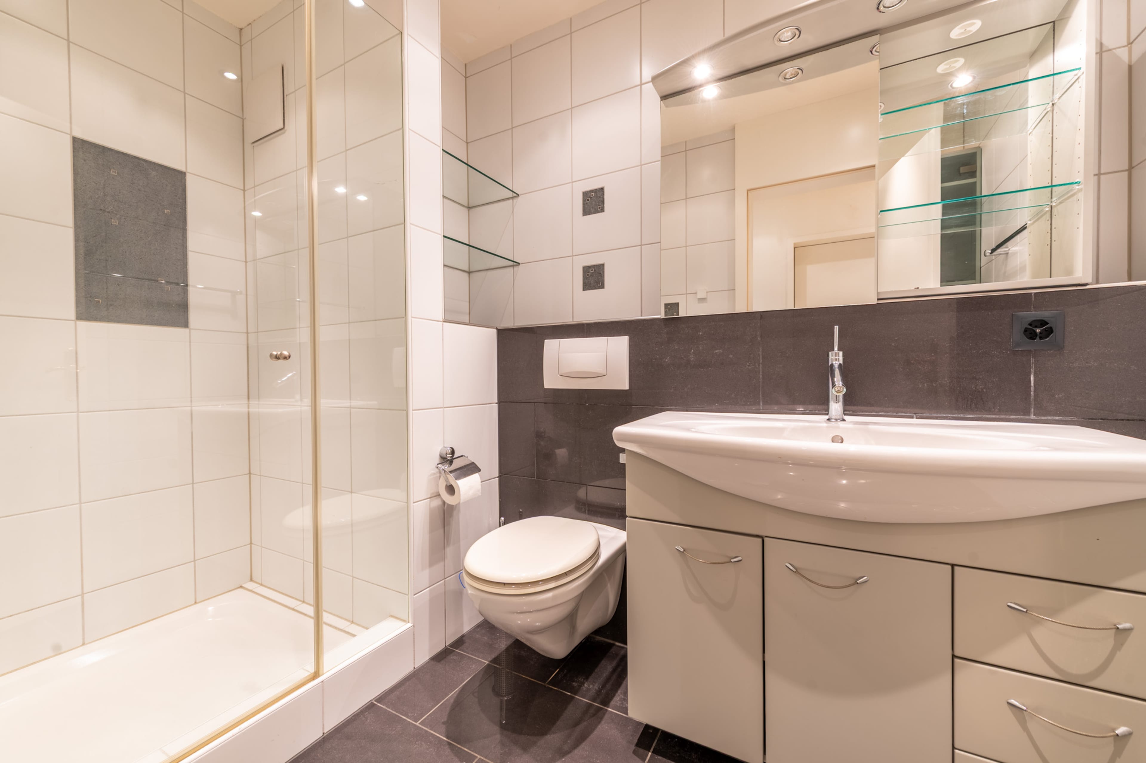 Modernes Zuhause mit Cheminée & privatem Gartenanteil - 9