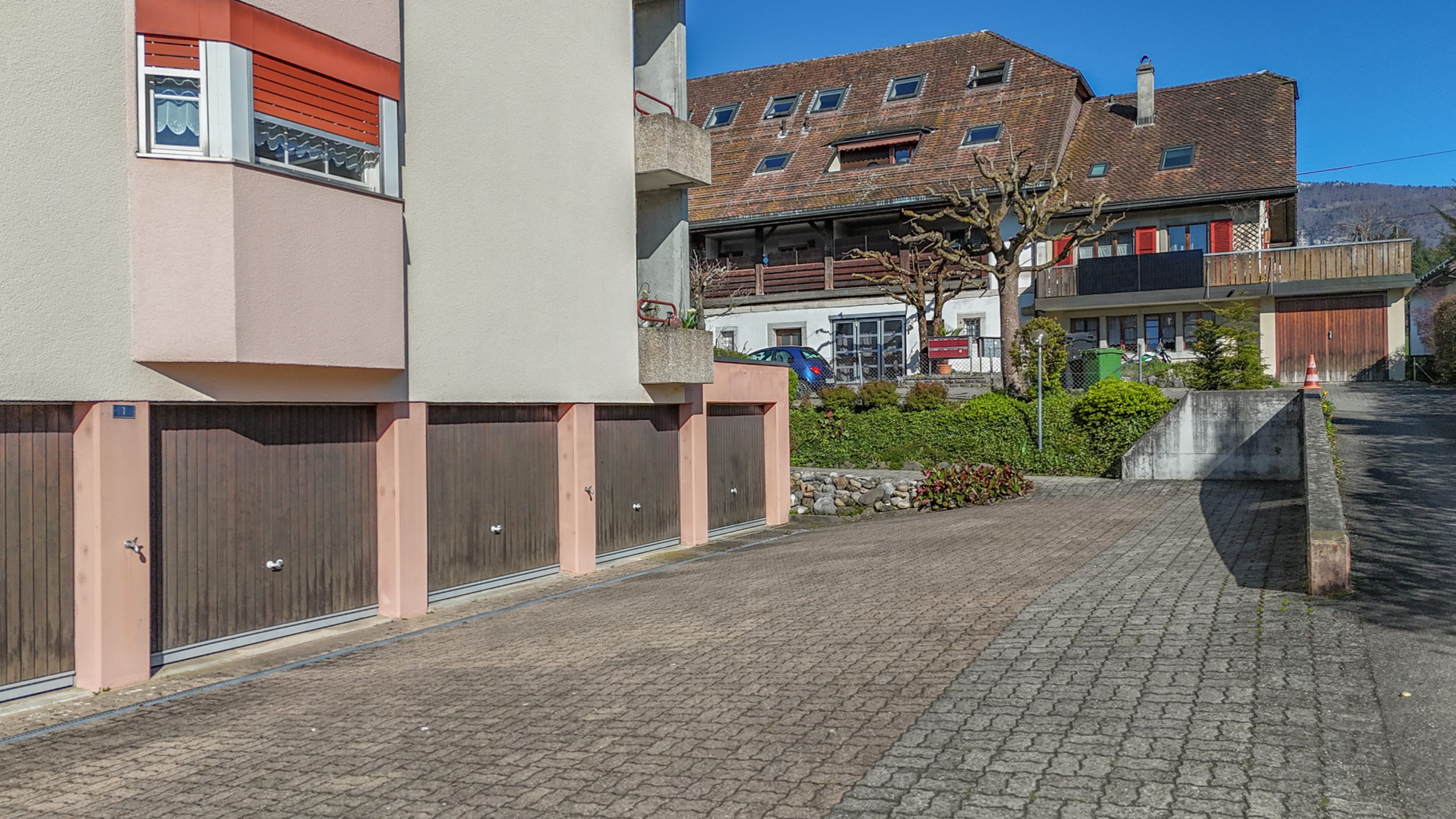 Attraktive Hochparterre-Wohnung mit Cheminée und viel Stauraum - 17