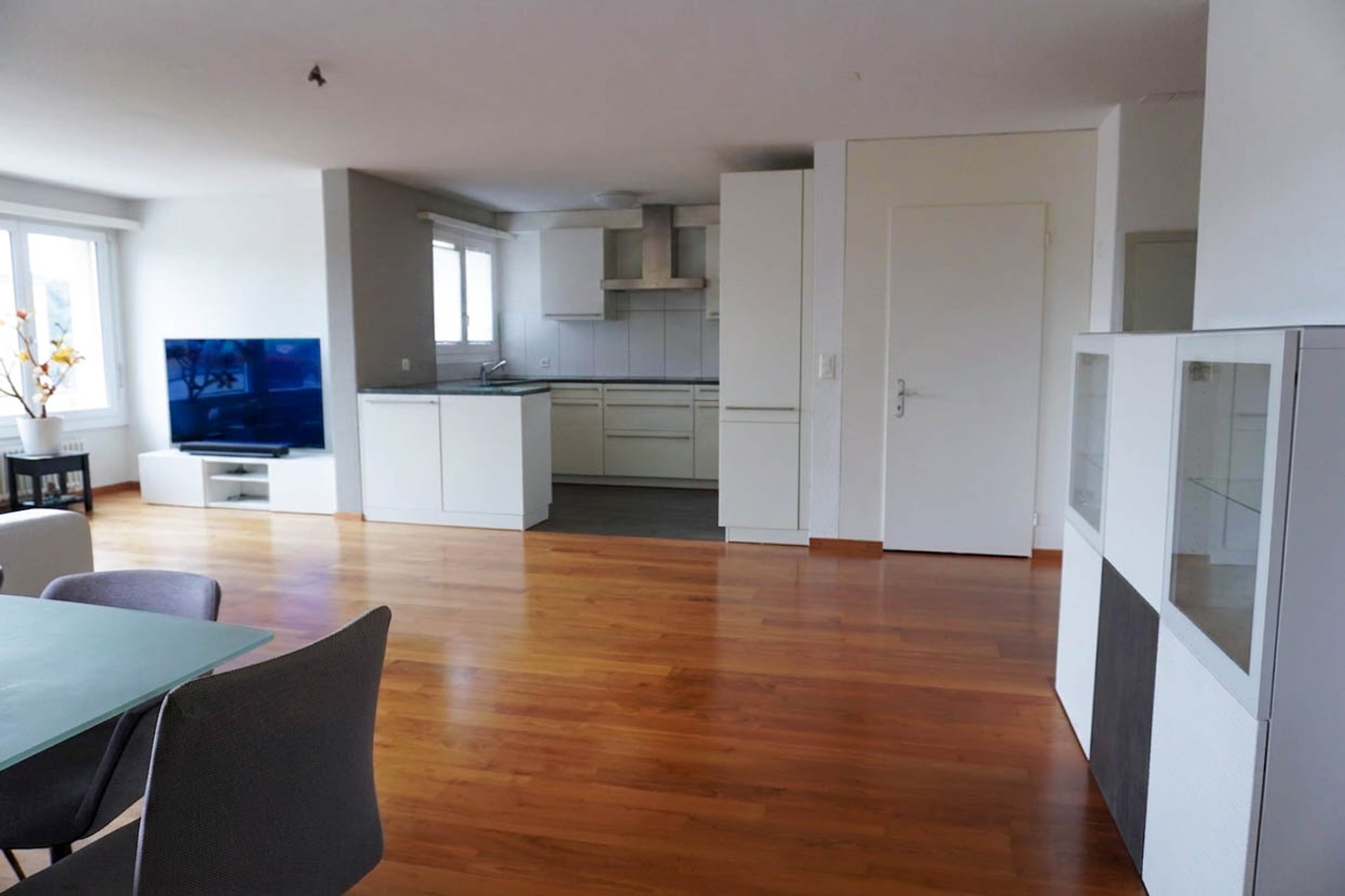 Grosse 5½-Zimmer-Wohnung mit 78 m² Terrasse - Bild 3