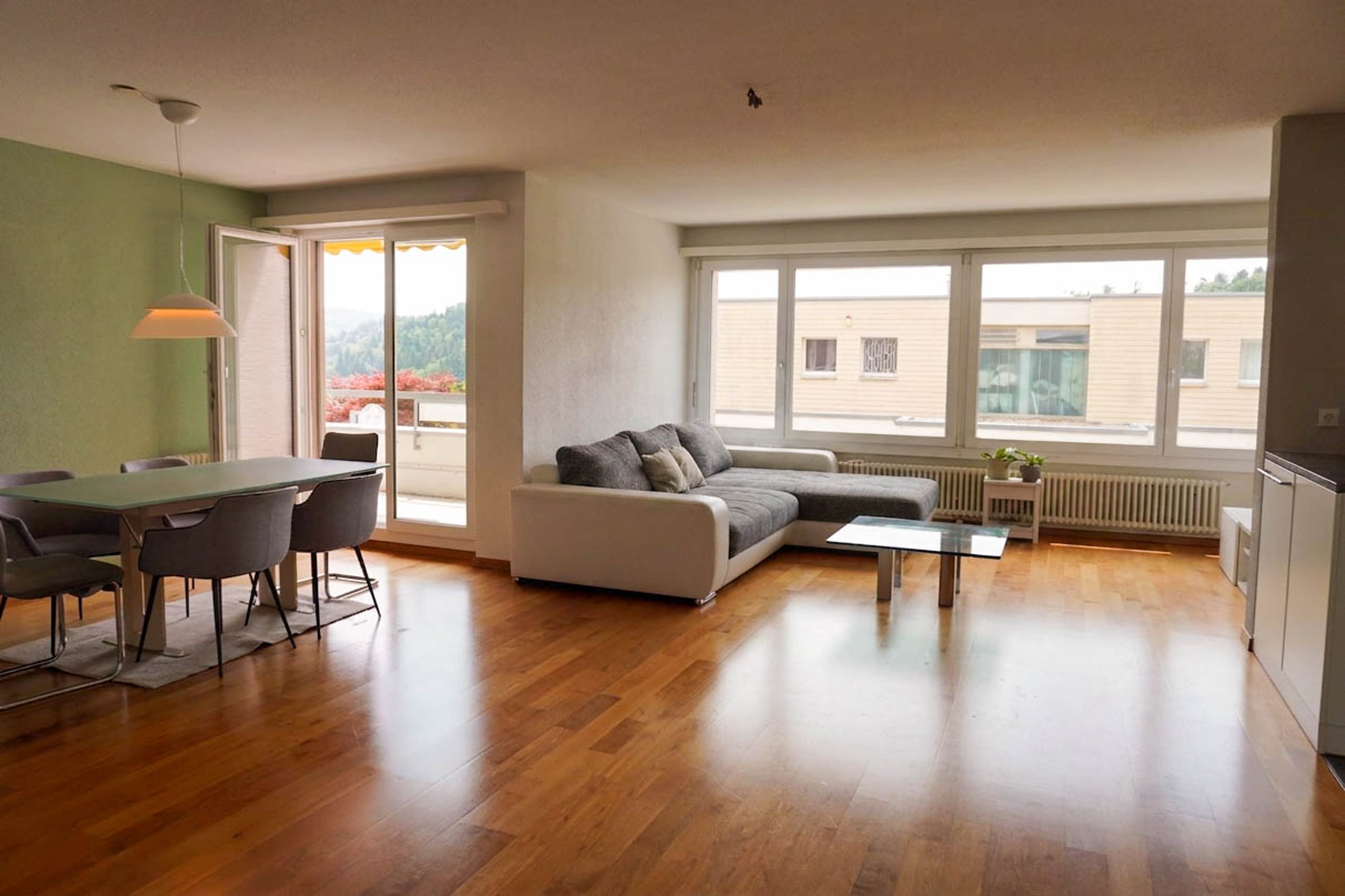 Grosse 5½-Zimmer-Wohnung mit 78 m² Terrasse - Bild 2