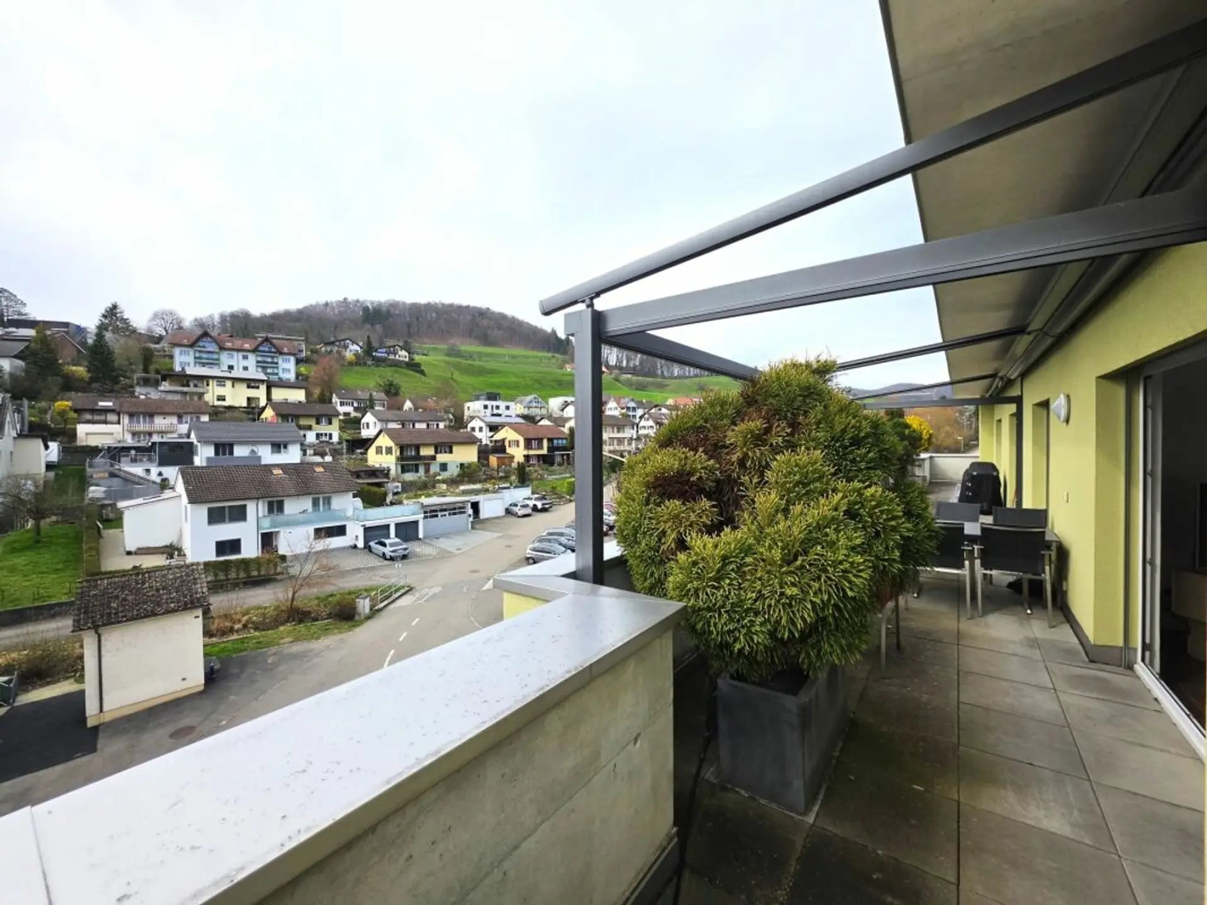 Lichtdurchflutete 5.5-Zimmer-Attika mit 119 m² Terrasse, Gelterkinden - Bild 4