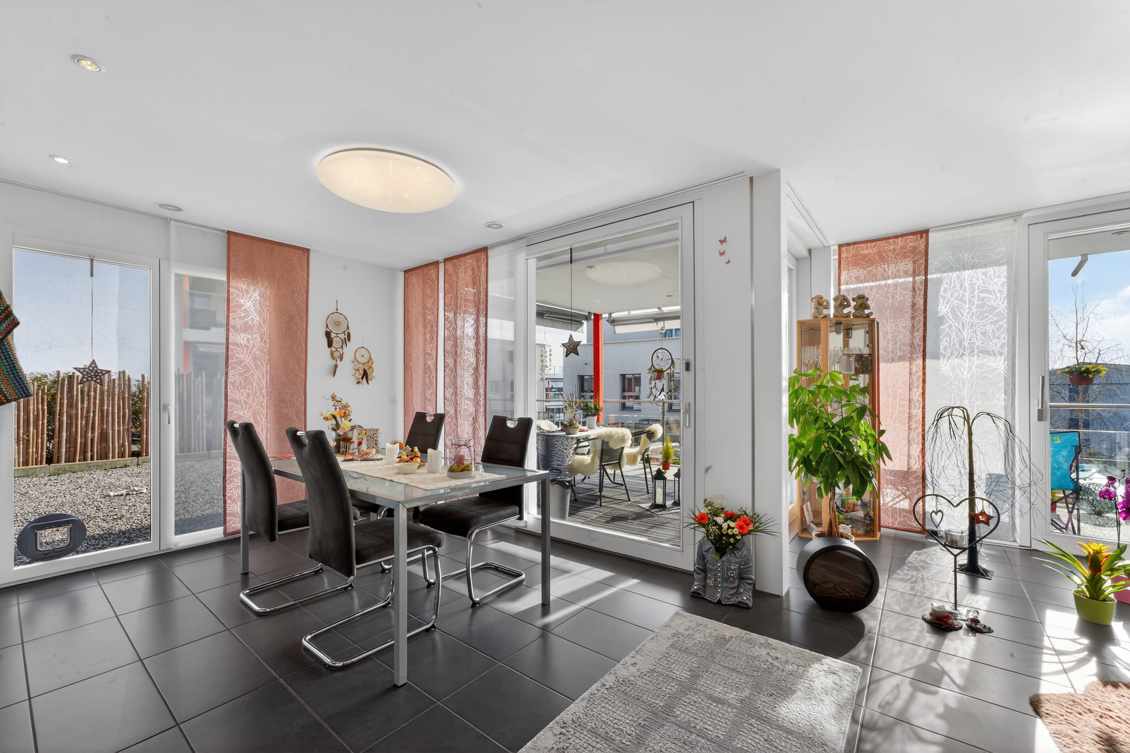Sonnige 3.5-Zimmer-Gartenwohnung mit Balkon und grossem Gartensitzplatz - 3