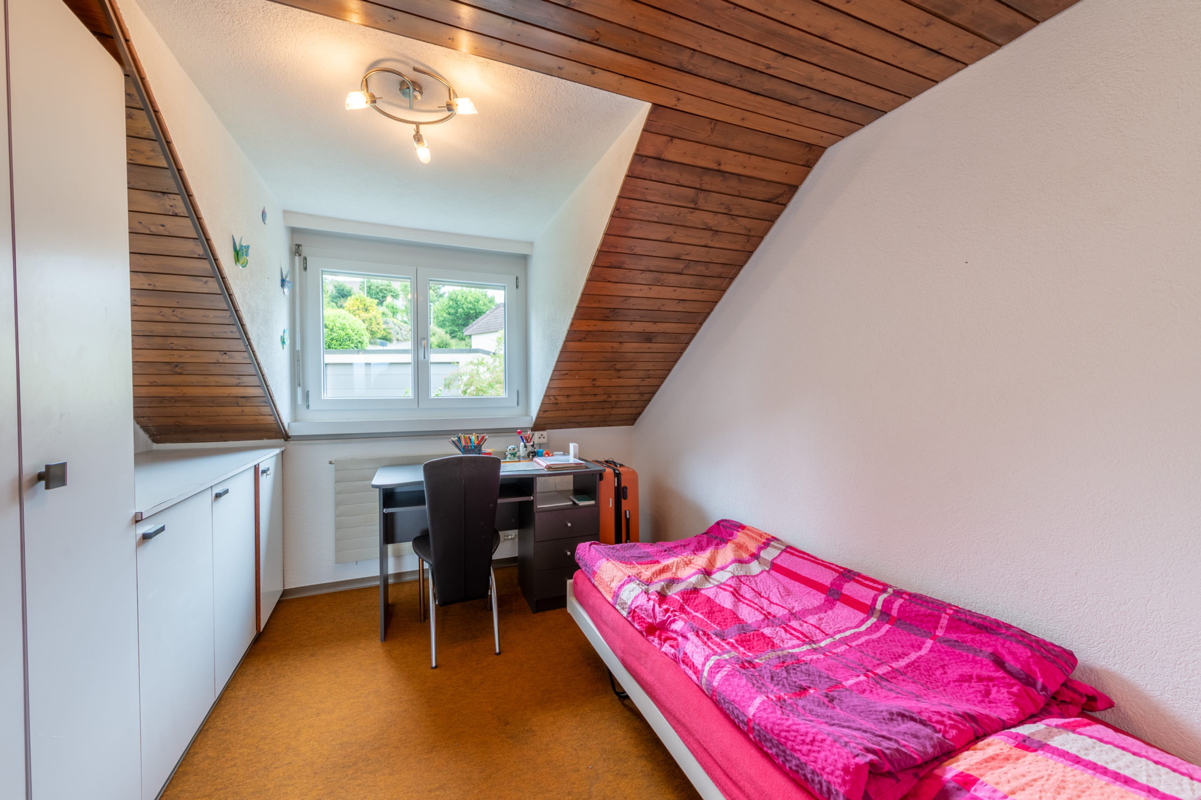 Viel Raum für Ihre Wohnideen – Freistehendes Einfamilienhaus mit Weitblick - 12