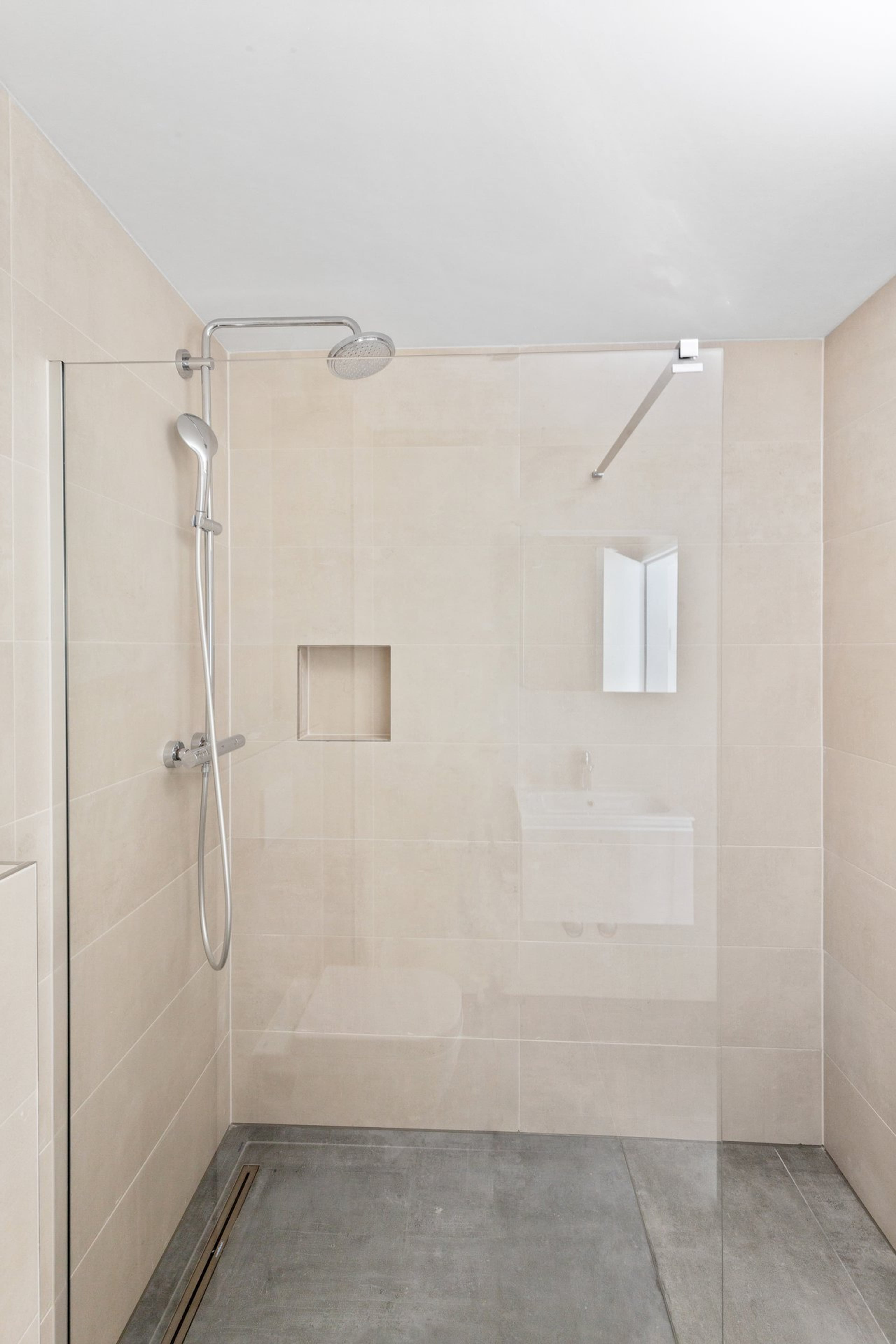 Moderne 2.5-Zimmer-Wohnung mit Regendusche in Aarwangen - 4