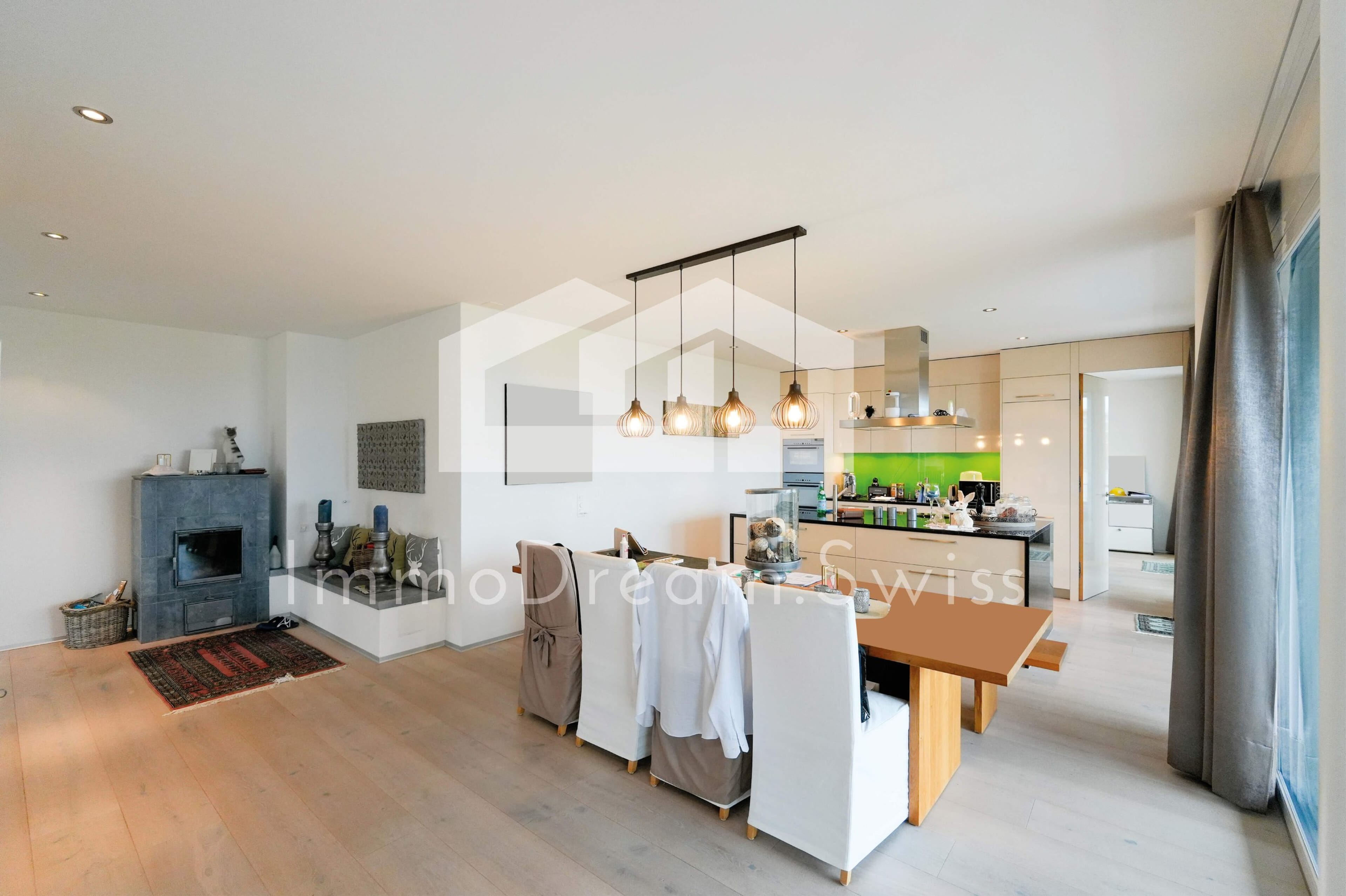 Modern designte, sowie grosszügige 5 Zi. Eigentumswohnung (2 FMH)
