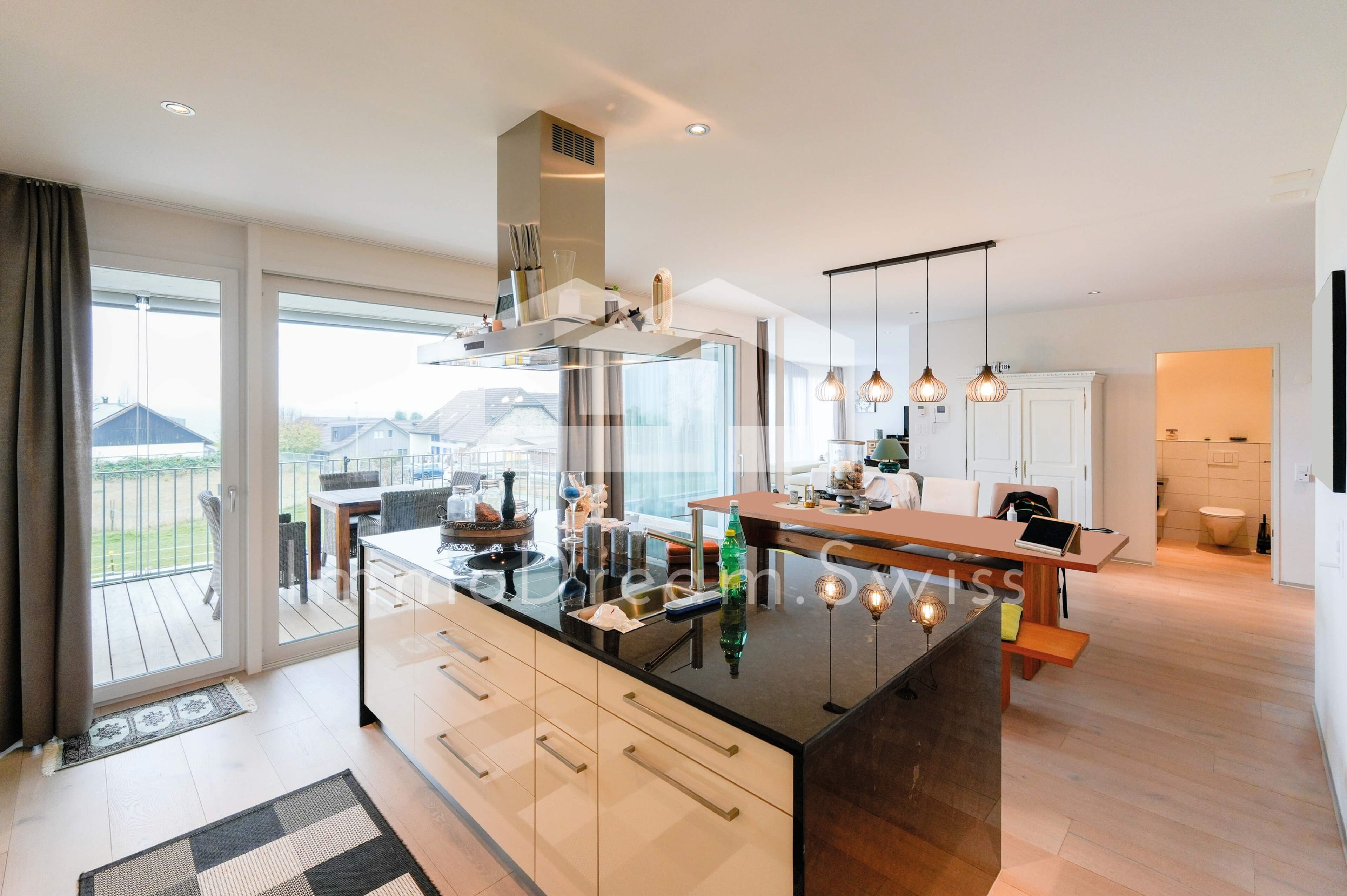Modern designte, sowie grosszügige 5 Zi. Eigentumswohnung (2 FMH) - 2