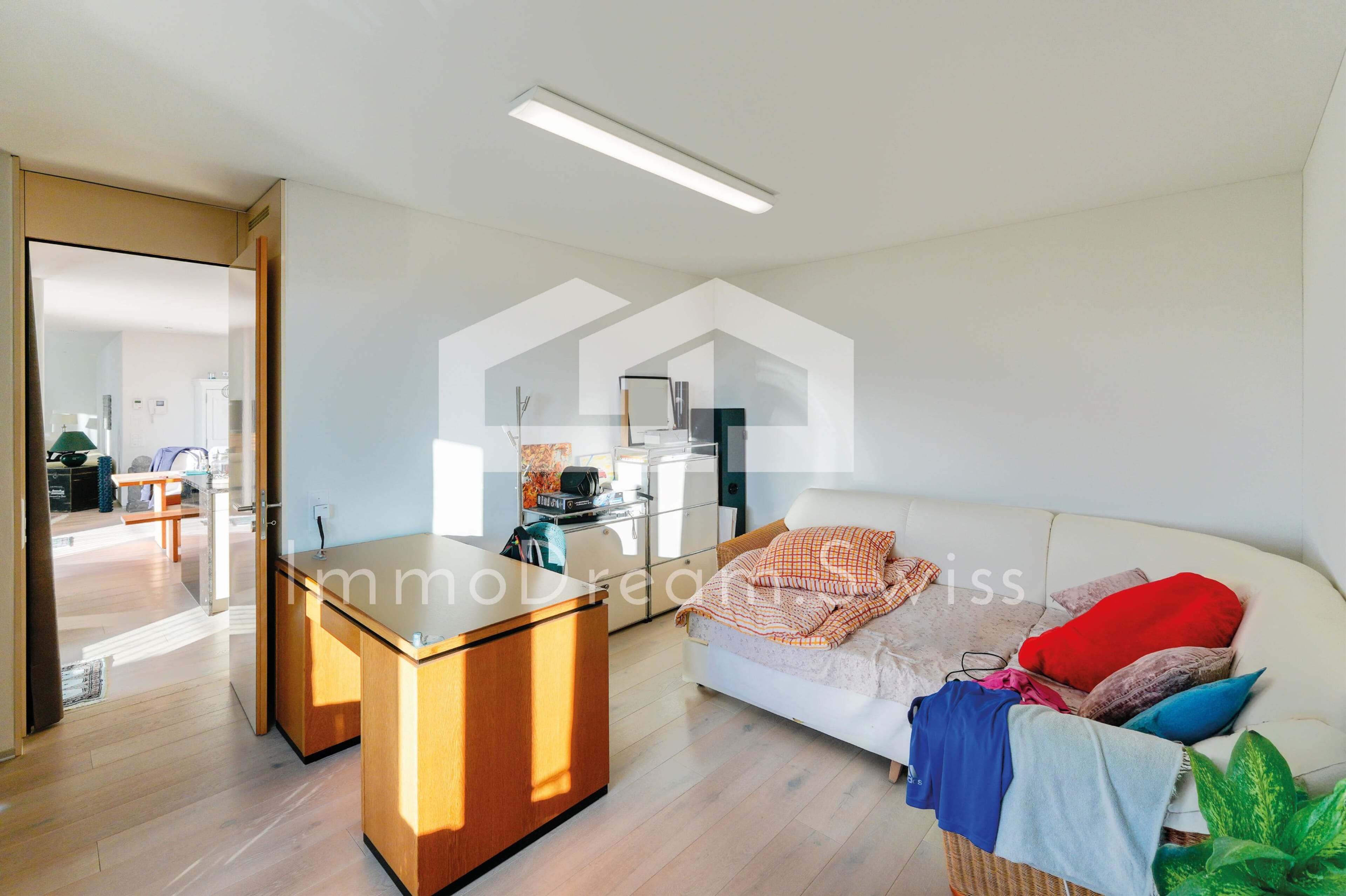 Modern designte, sowie grosszügige 5 Zi. Eigentumswohnung (2 FMH) - 8