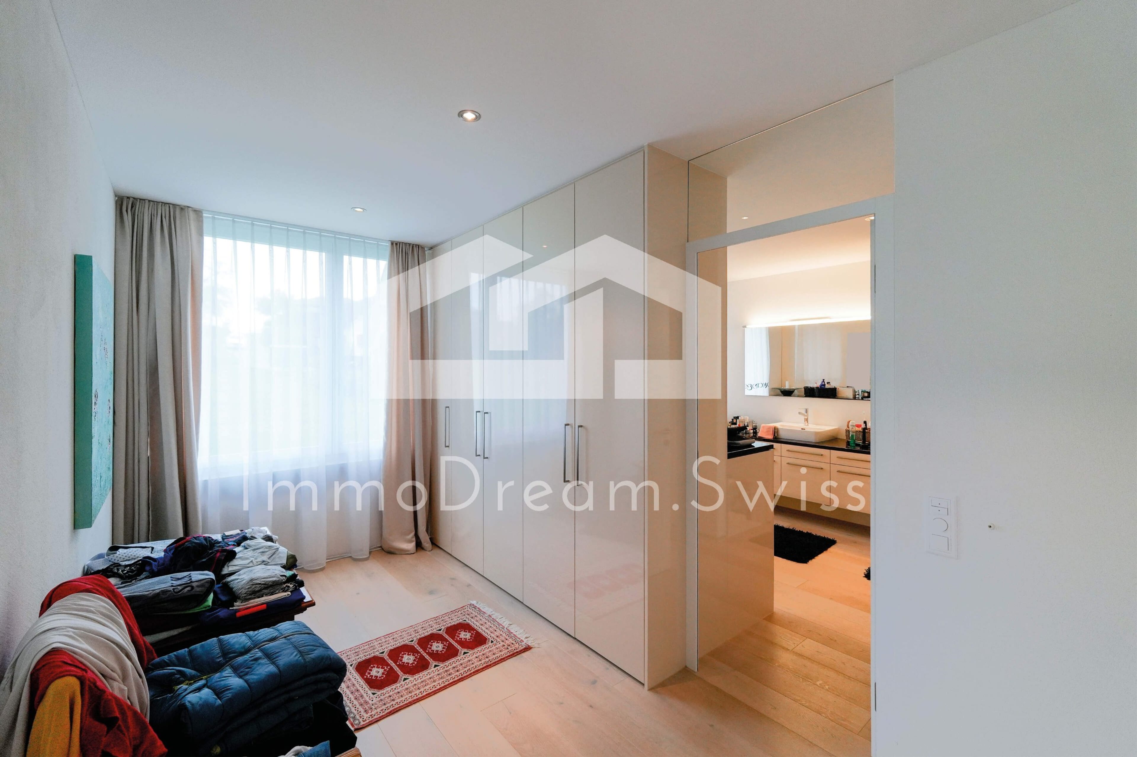 Modern designte, sowie grosszügige 5 Zi. Eigentumswohnung (2 FMH) - 11