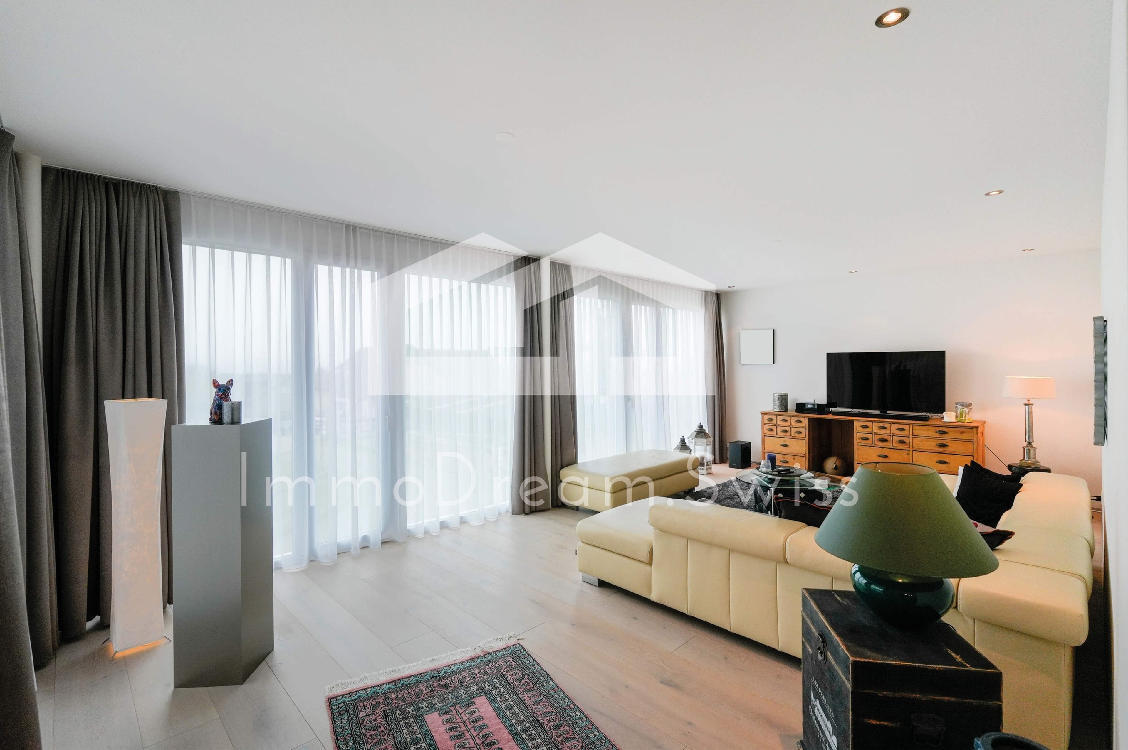 Modern designte, sowie grosszügige 5 Zi. Eigentumswohnung (2 FMH) - 4