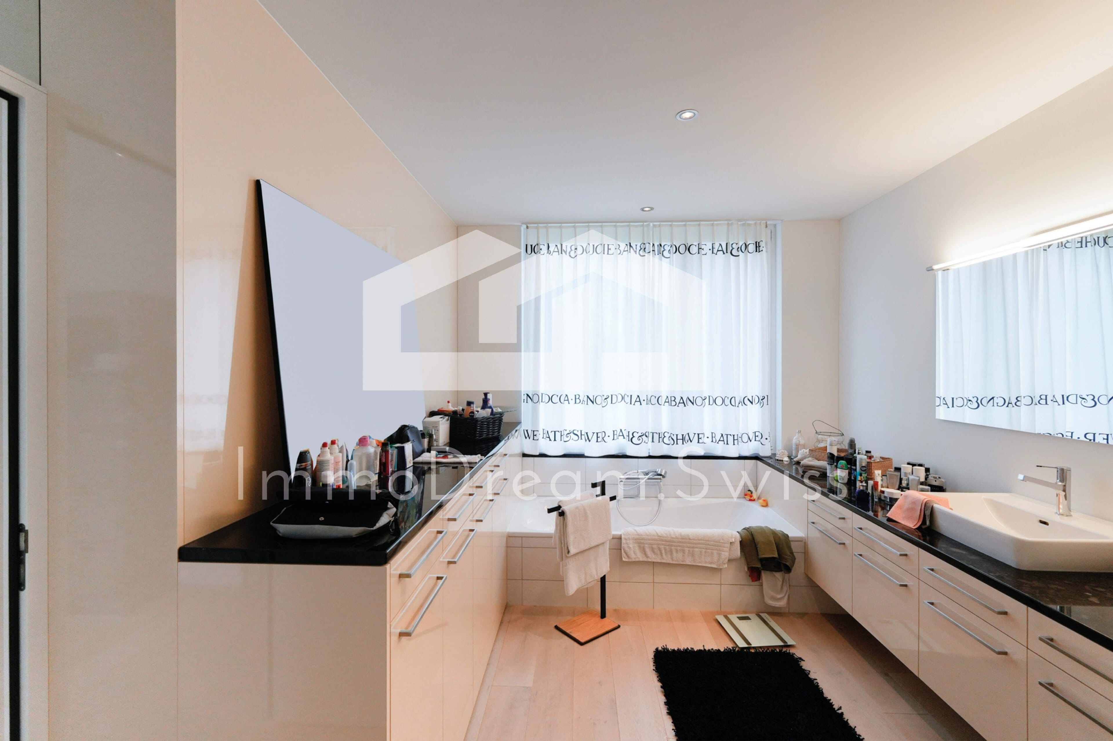 Modern designte, sowie grosszügige 5 Zi. Eigentumswohnung (2 FMH) - 10