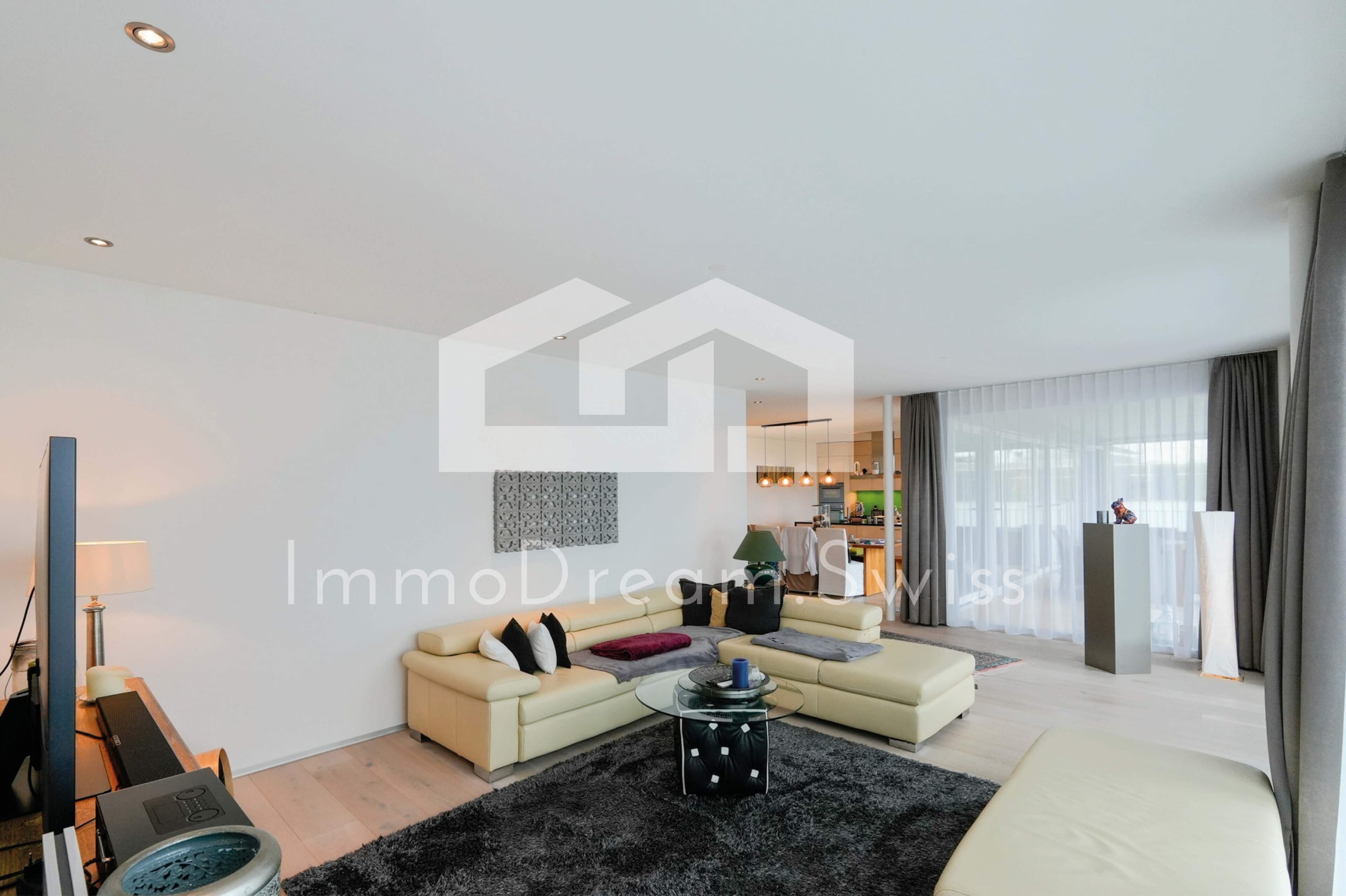 Modern designte, sowie grosszügige 5 Zi. Eigentumswohnung (2 FMH) - 3