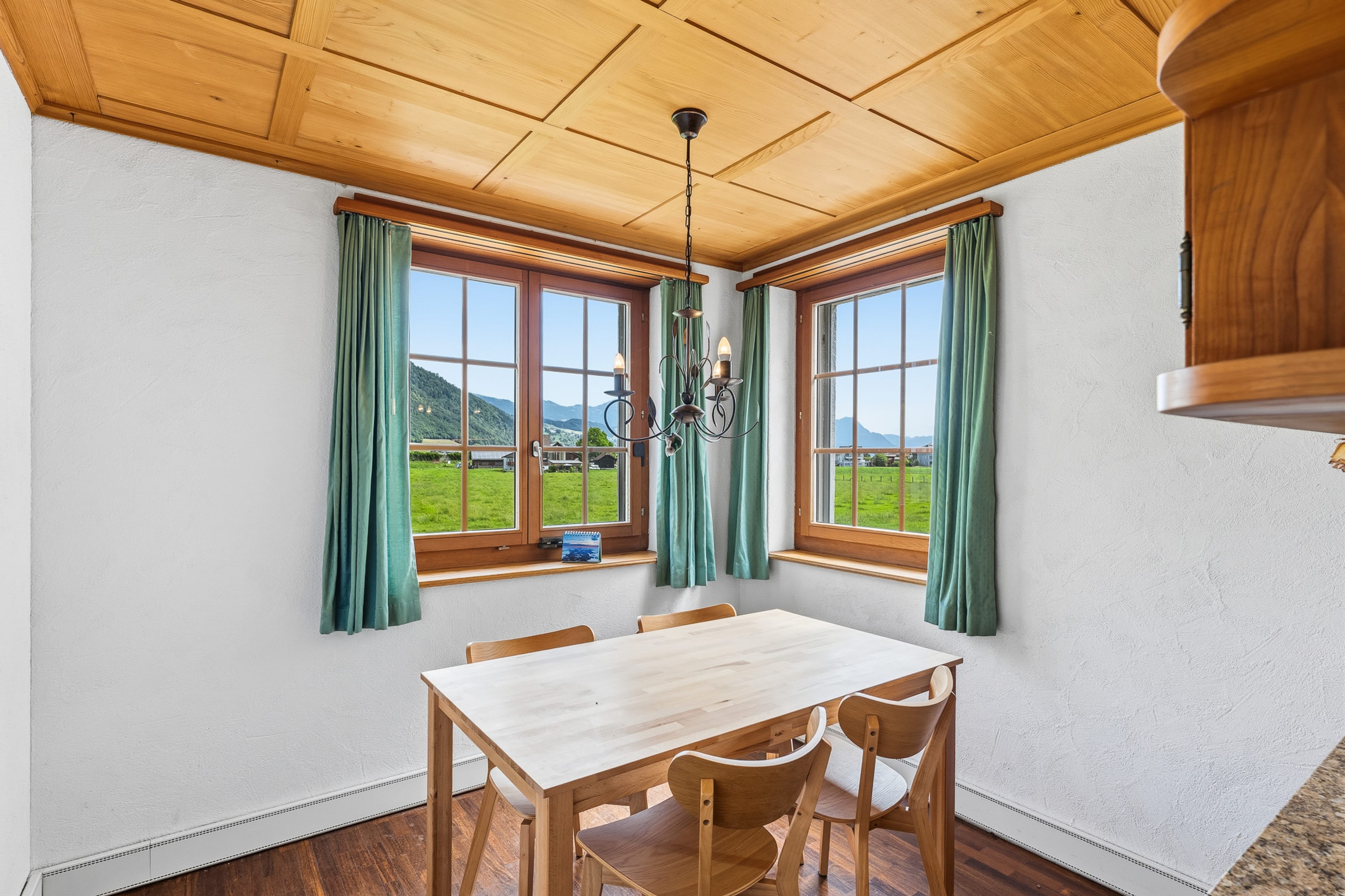 Stans: 6.5-Zimmer-Reiheneckhaus mit Weitsicht und Sonne - Bild 6