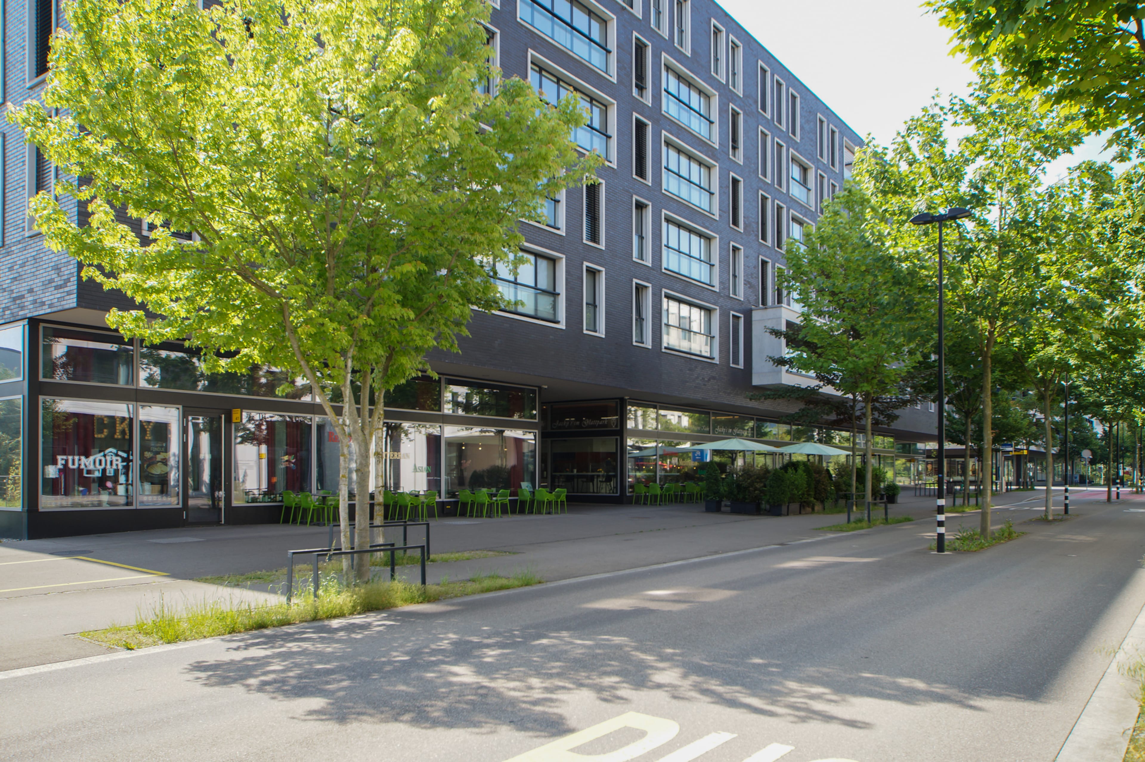 Attraktives, sowie trendiges Restaurant, an bester Lage, mitten in der herrlich begrünten Fussgängerzone des Glattparks - 1