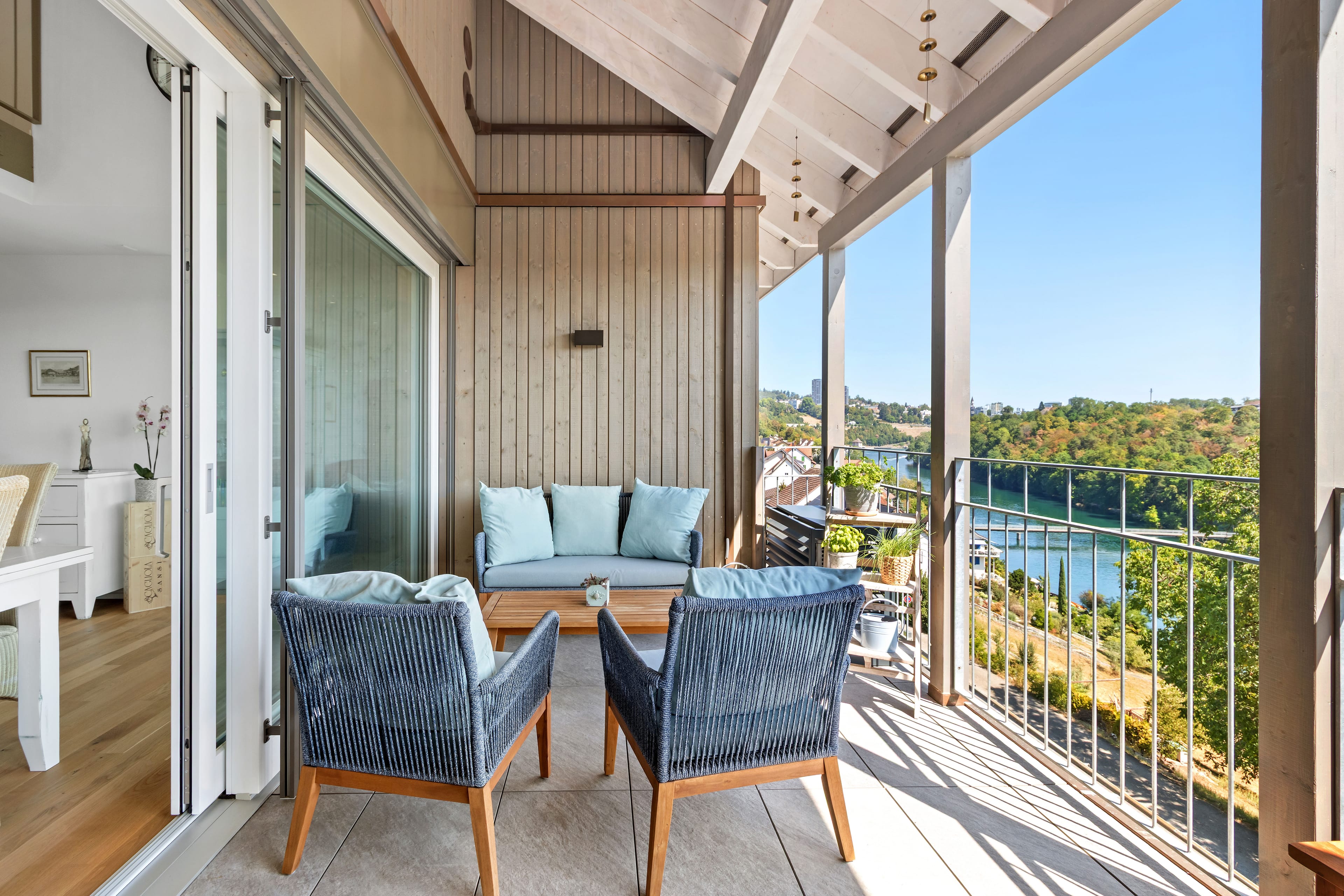 Fantastische 4-Zimmer Maisonette- Wohnung mit Rheinblick