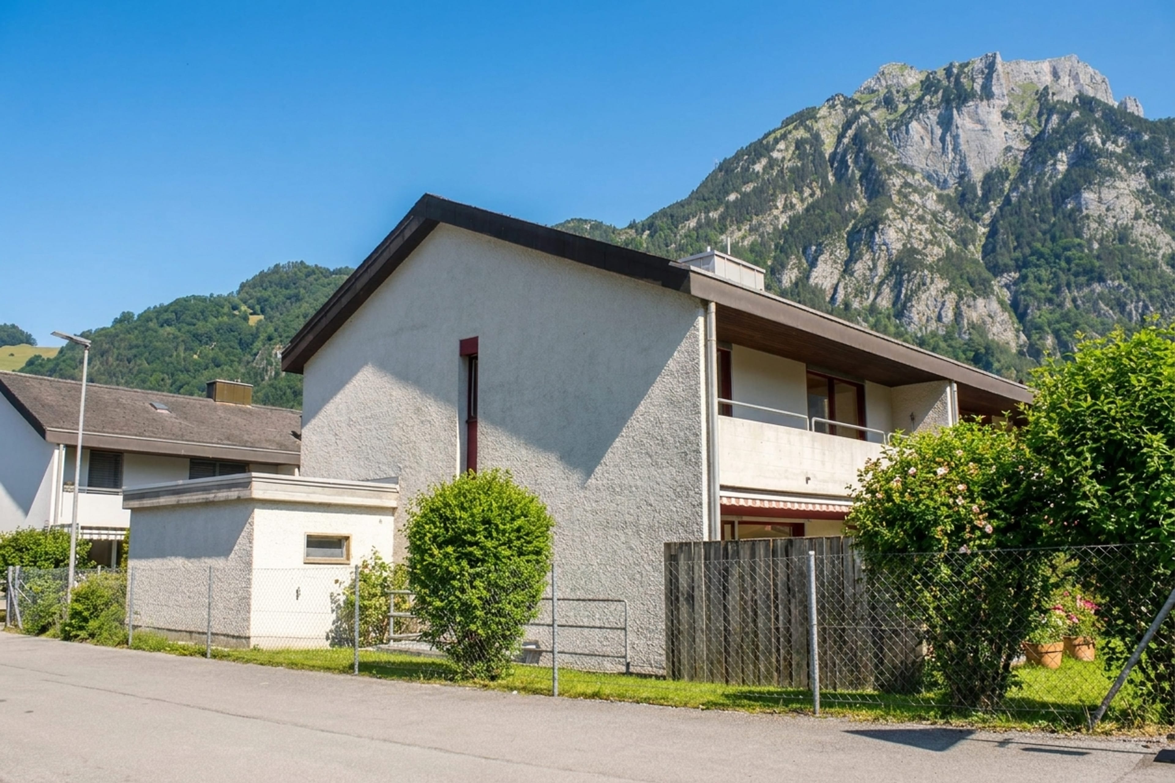 5.5-Zi. Einfamilienhaus mit Garten & Bergsicht in Glarus kaufen