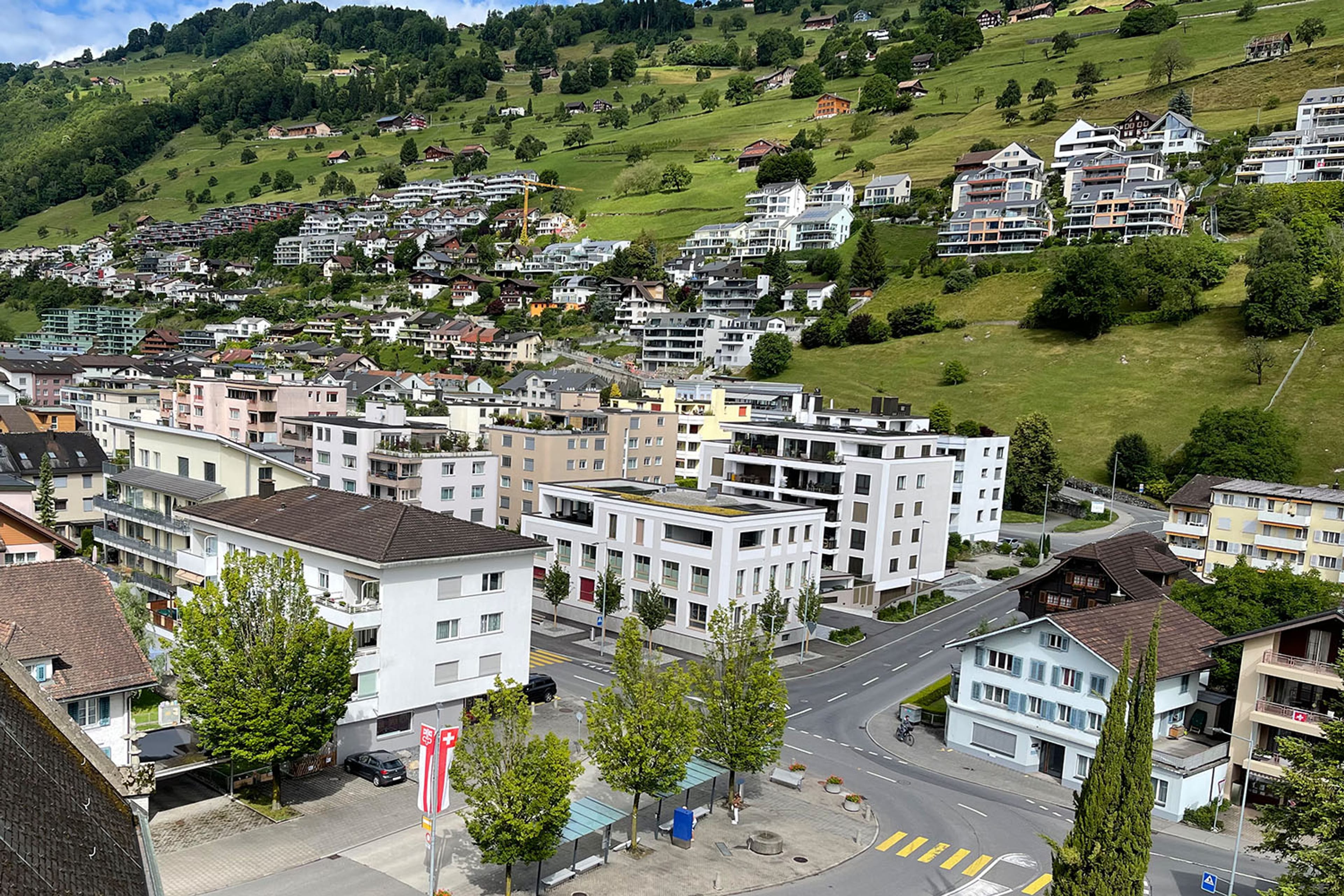 Moderne 4.5-Zi.-Wohnung mit grossem Balkon in Ennetbürgen mieten - 1