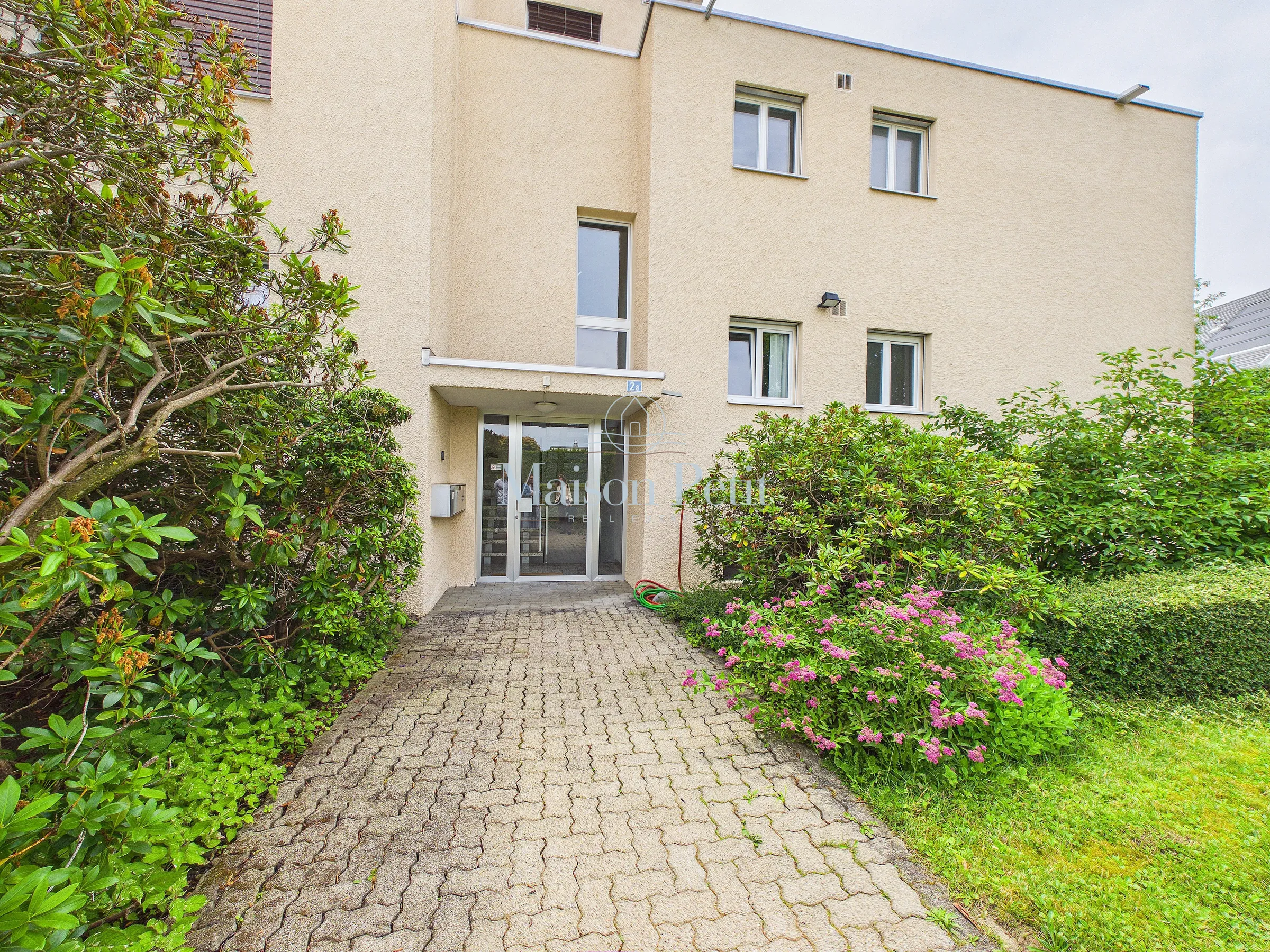 Perfekt für kleine Familien, Paare oder Singles - in Ebmatingen suchen 96m2 Wohnfläche mit verglaster Loggia neue Besitzer. - 10