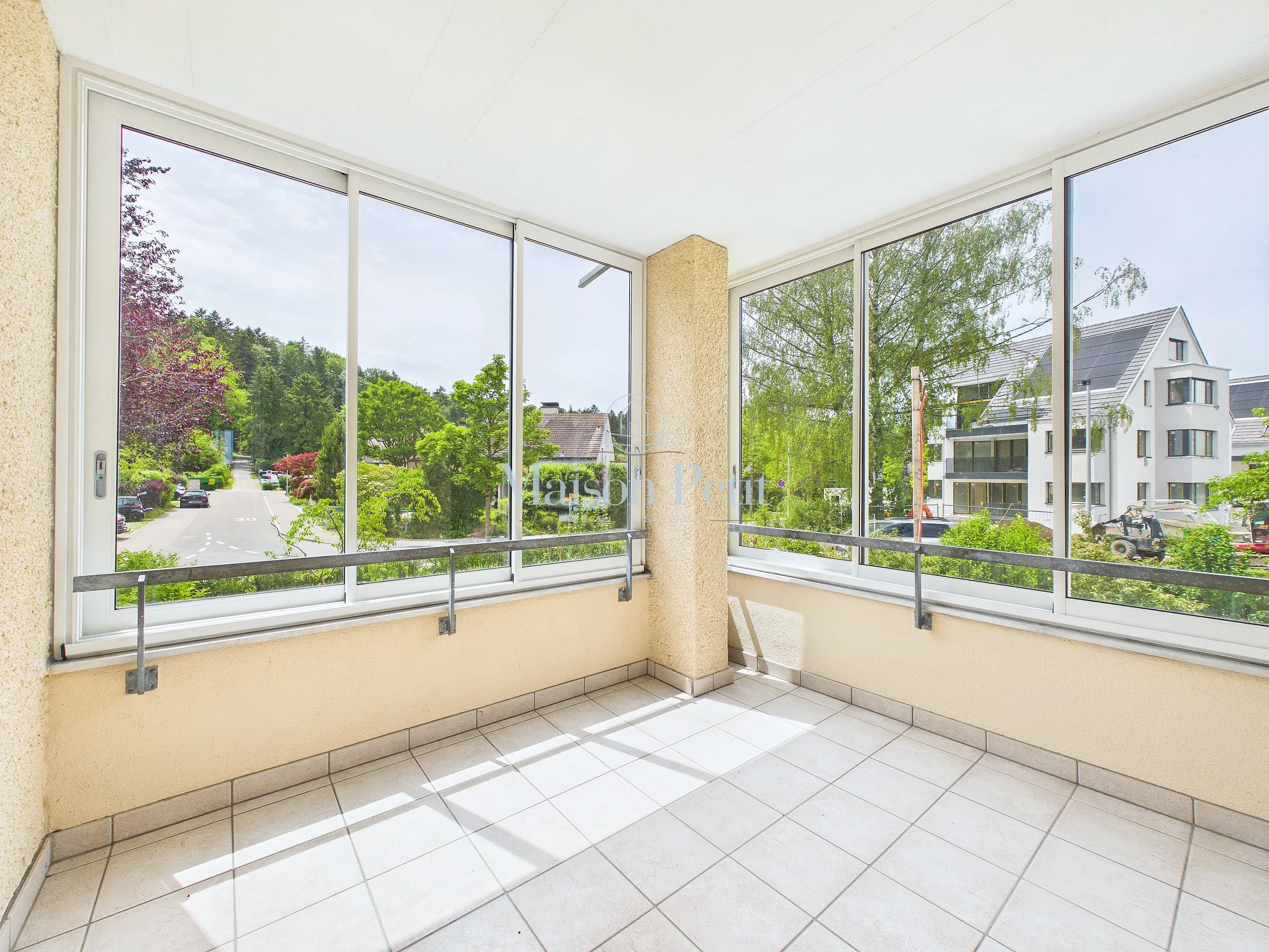 Perfekt für kleine Familien, Paare oder Singles - in Ebmatingen suchen 96m2 Wohnfläche mit verglaster Loggia neue Besitzer. - 18