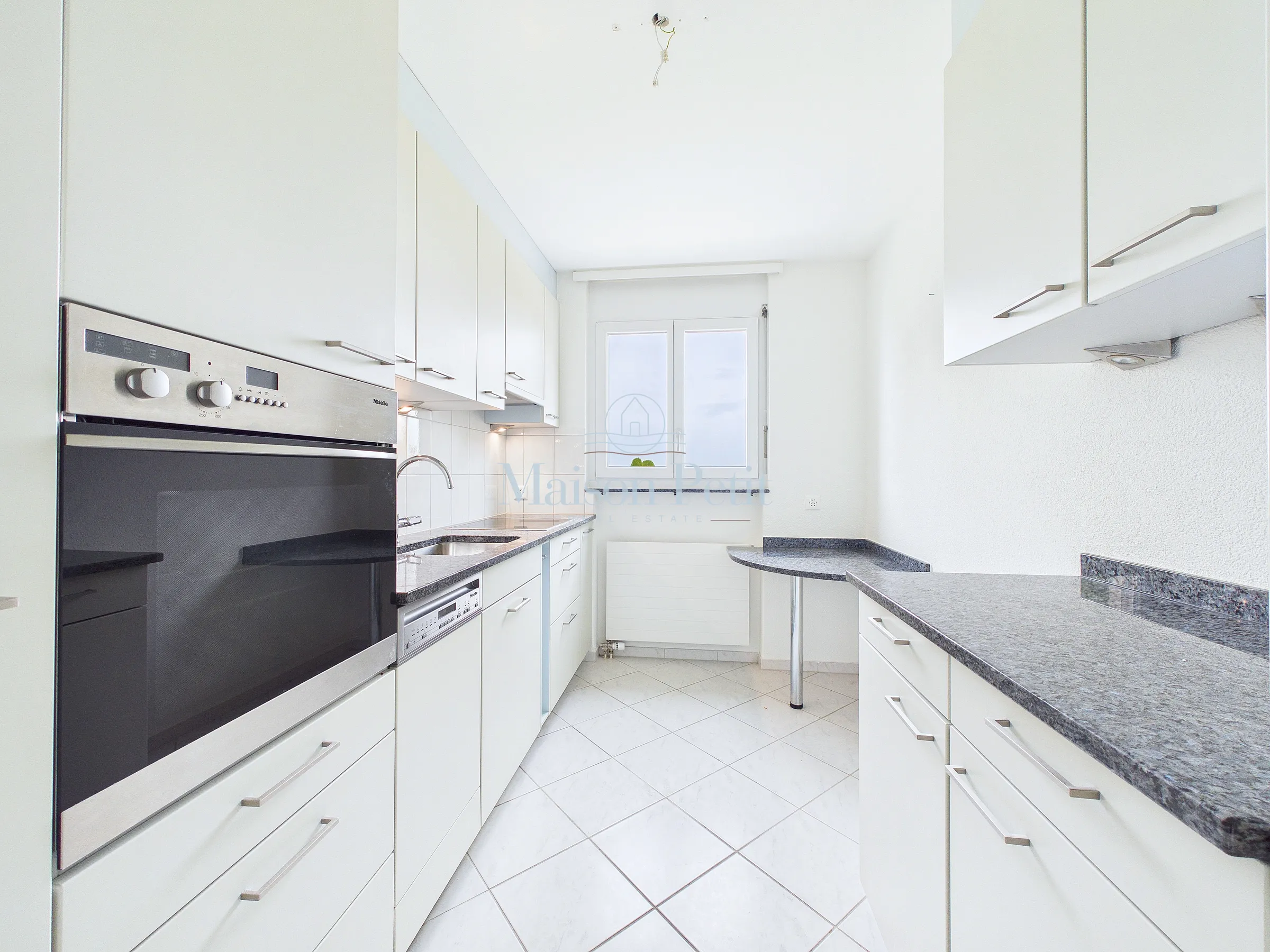 Perfekt für kleine Familien, Paare oder Singles - in Ebmatingen suchen 96m2 Wohnfläche mit verglaster Loggia neue Besitzer. - 19