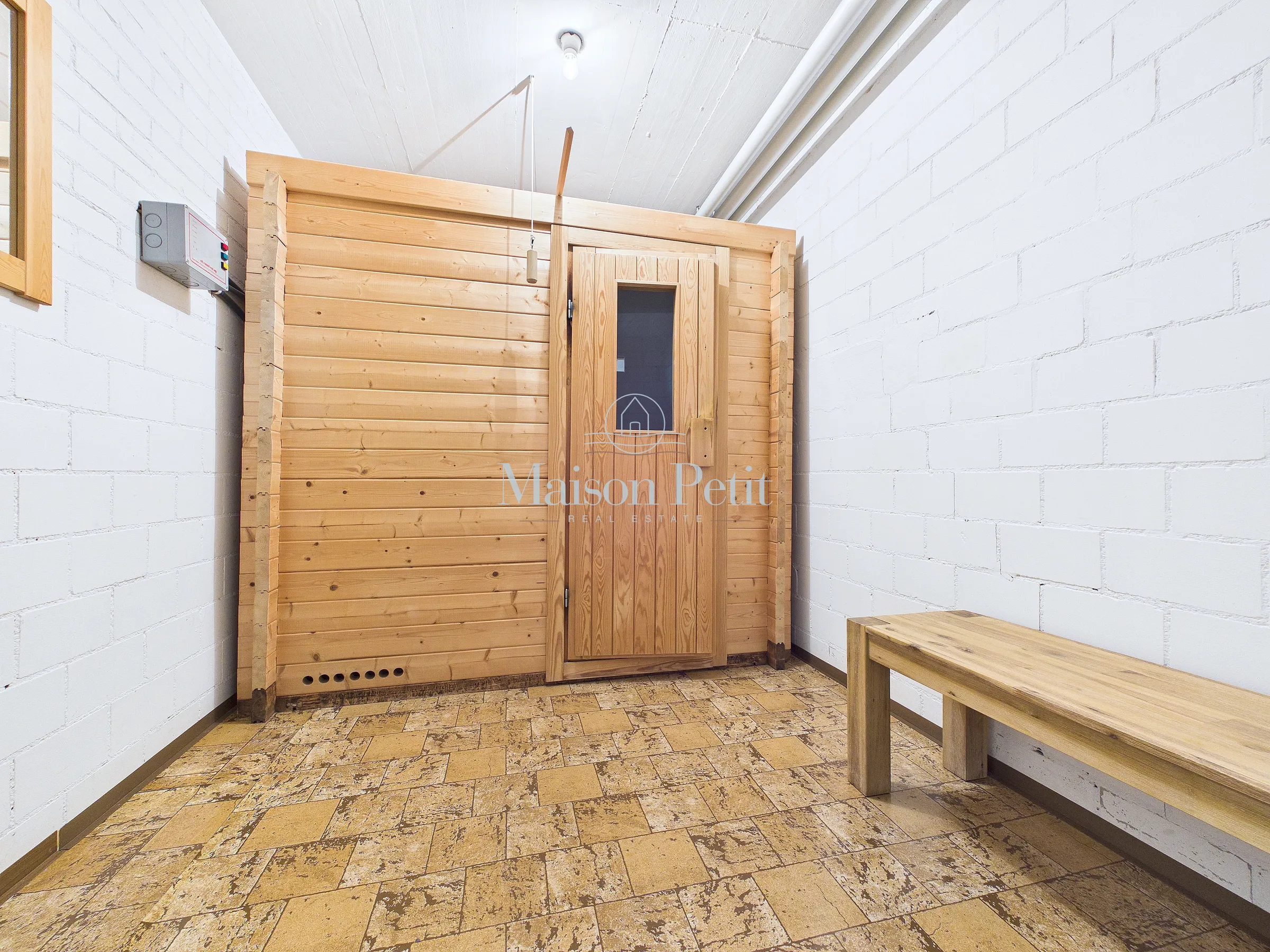 Perfekt für kleine Familien, Paare oder Singles - in Ebmatingen suchen 96m2 Wohnfläche mit verglaster Loggia neue Besitzer. - 11