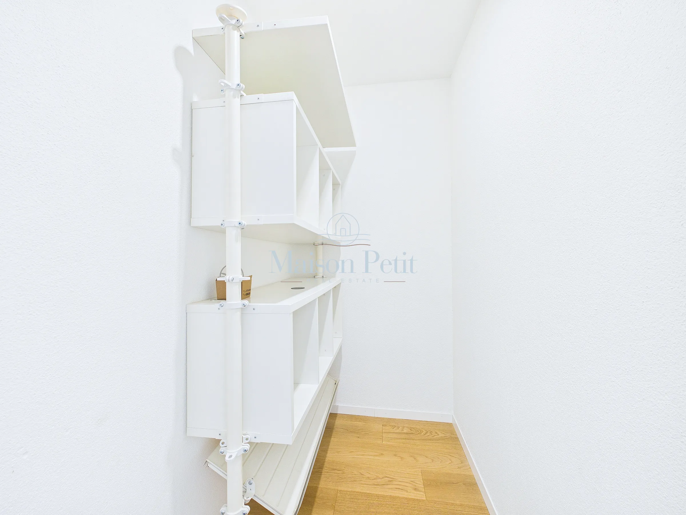 Perfekt für kleine Familien, Paare oder Singles - in Ebmatingen suchen 96m2 Wohnfläche mit verglaster Loggia neue Besitzer. - 26