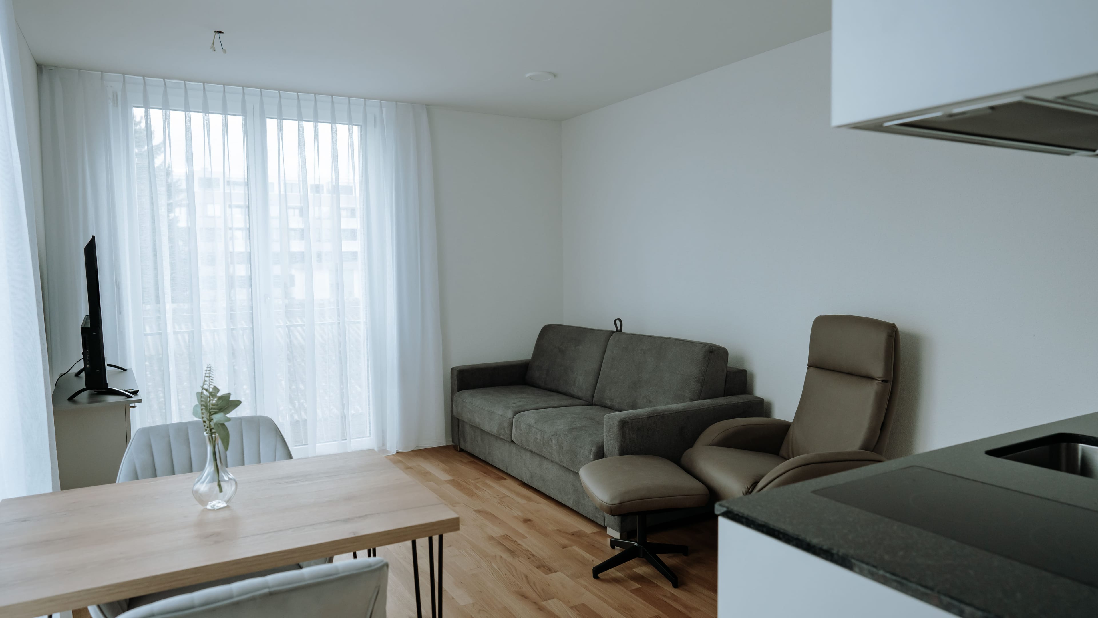 Möblierte 1-Zimmer-Wohnung mit Terrasse in Dübendorf - Bild 5