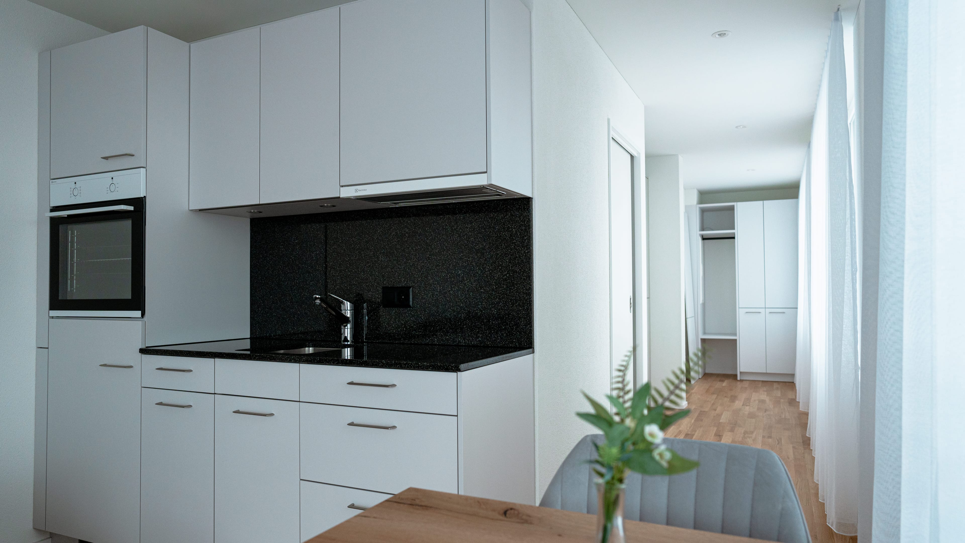Möblierte 1-Zimmer-Wohnung mit Terrasse in Dübendorf - Bild 3