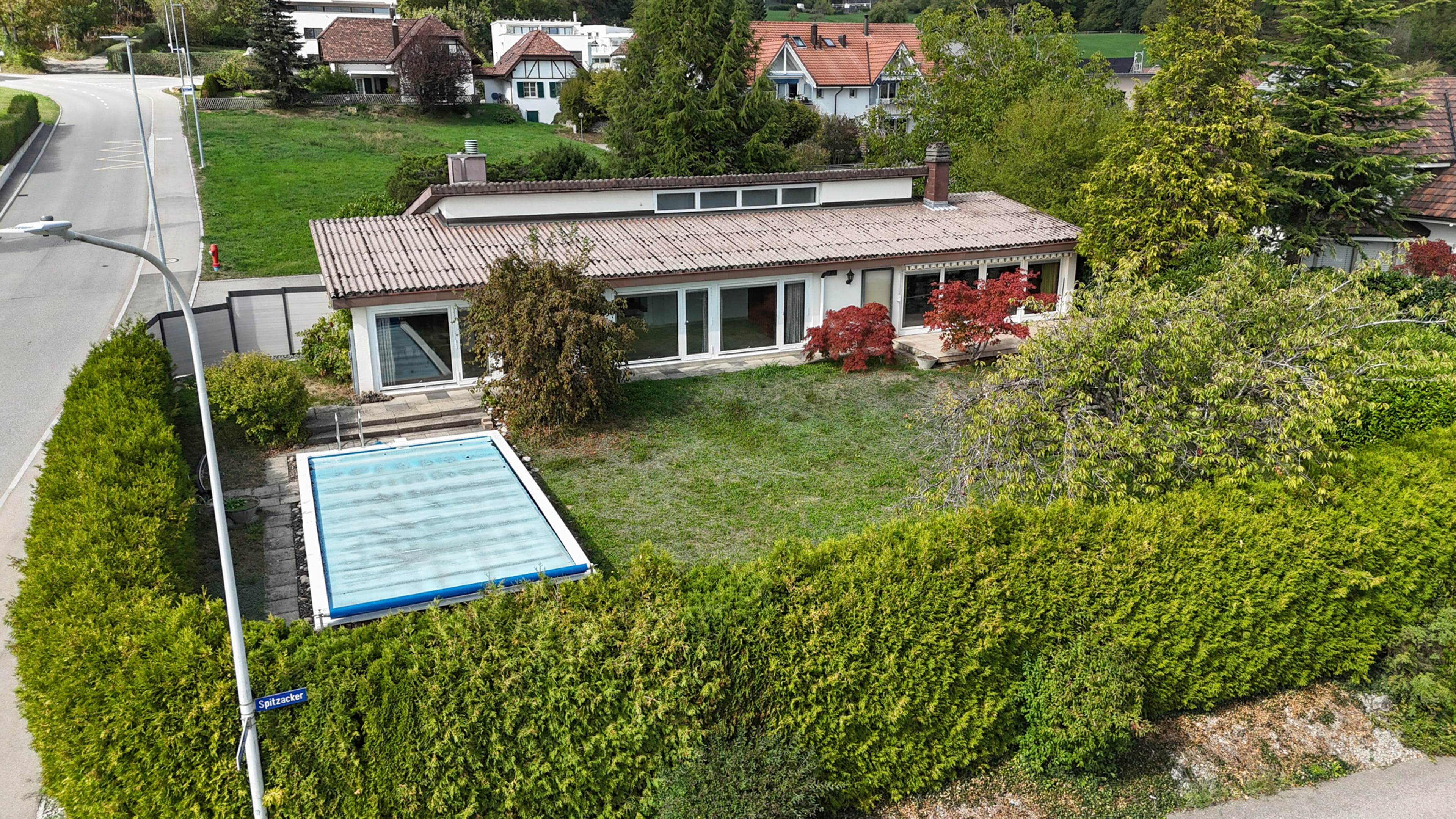 Wohnen, verwirklichen, geniessen – Ein Zuhause mit Pool, Werkstatt & Raum für Ihre Ideen