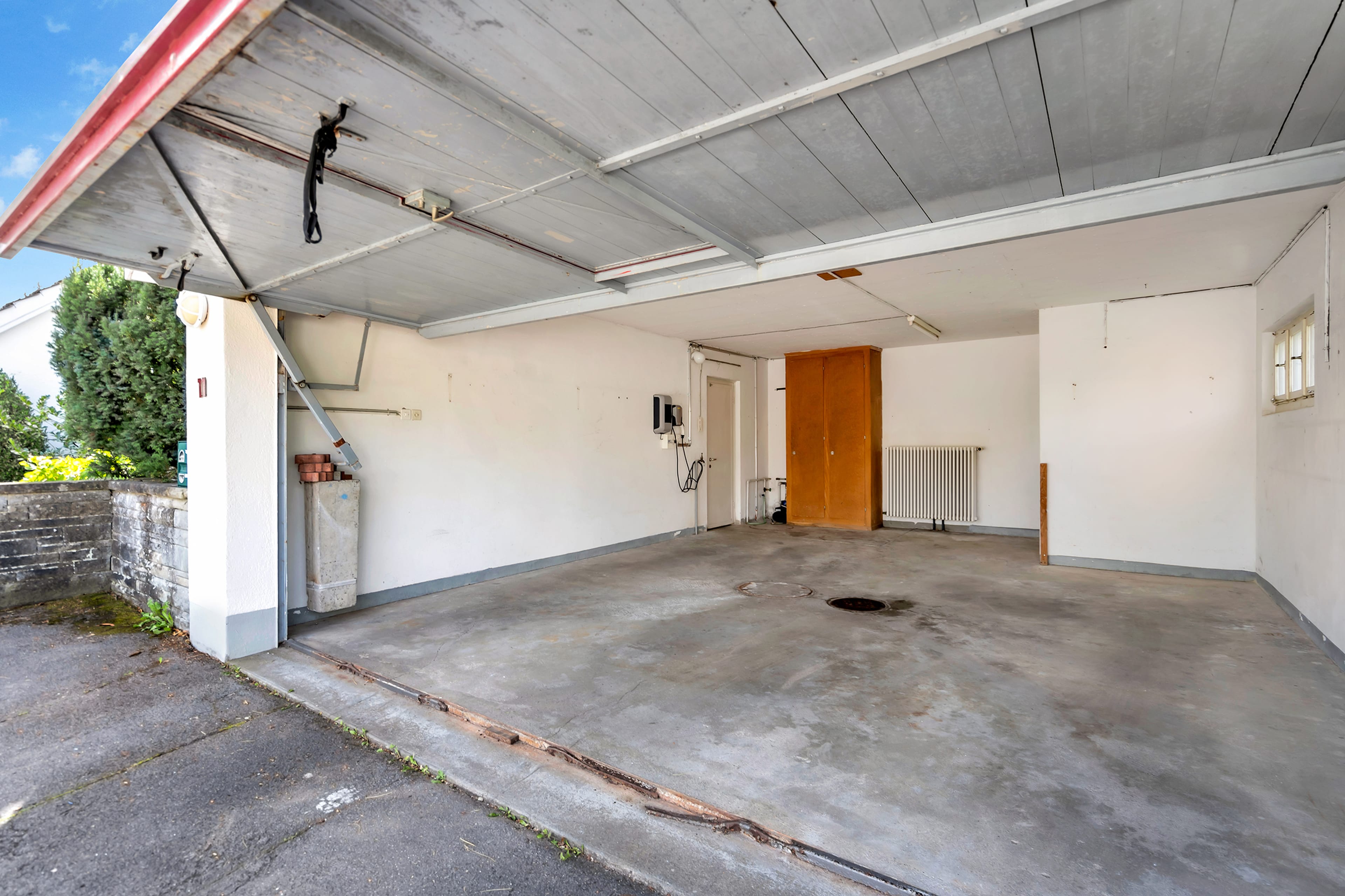 Grosszügiges Wohnen mit unverbaubarem Weitblick – Familienresidenz mit Pool in Frauenkappelen - 25