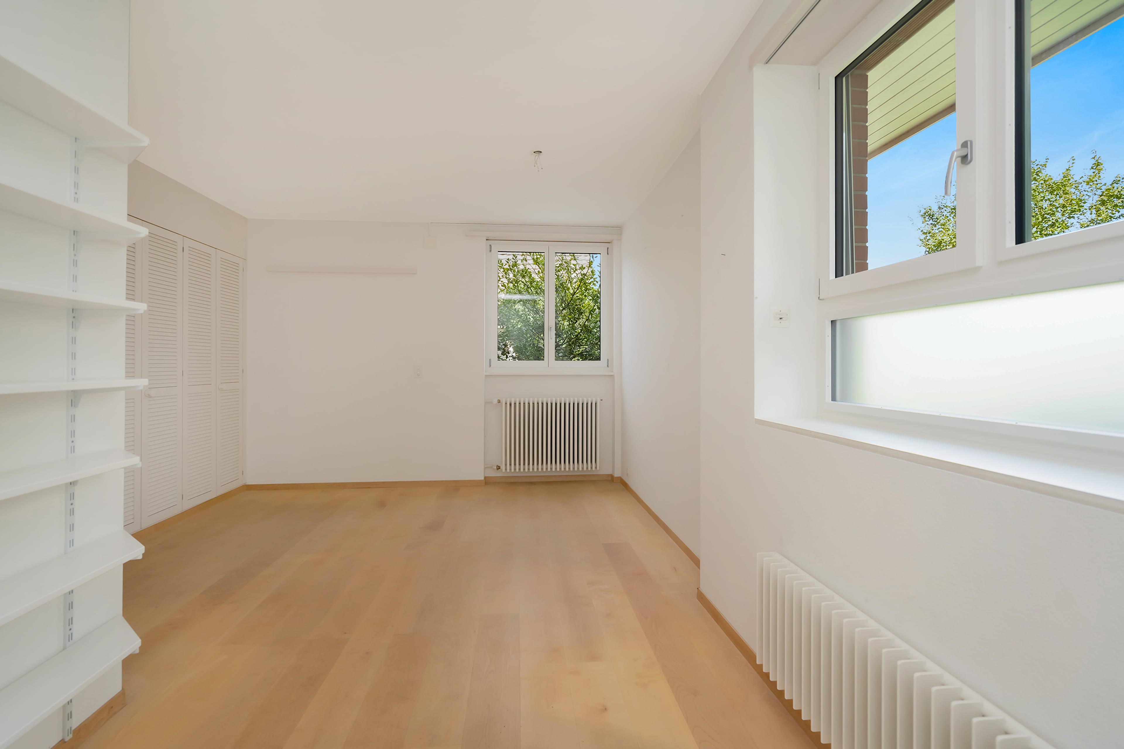 Grosszügiges Wohnen mit unverbaubarem Weitblick – Familienresidenz mit Pool in Frauenkappelen - 8