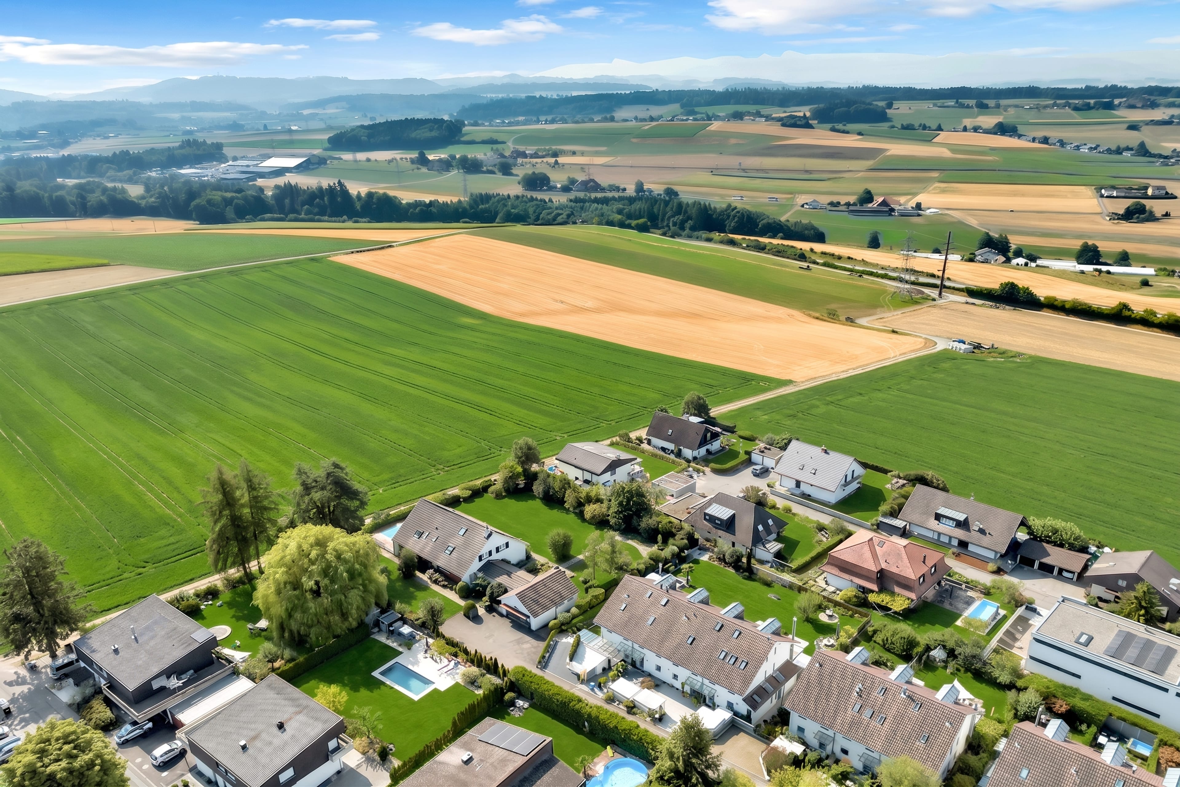 Grosszügiges Wohnen mit unverbaubarem Weitblick – Familienresidenz mit Pool in Frauenkappelen - 5